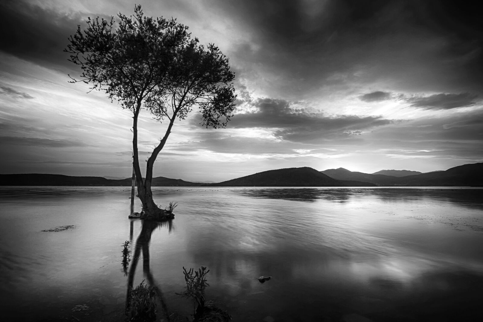 Nikon D5300 sample photo. Black white, lake, landscape photography