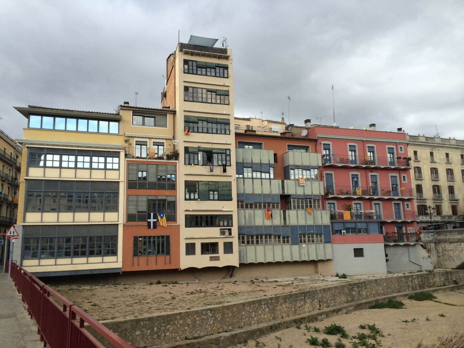 iPhone 5s back camera 4.12mm f/2.2 sample photo. Buildings, architecture, city photography