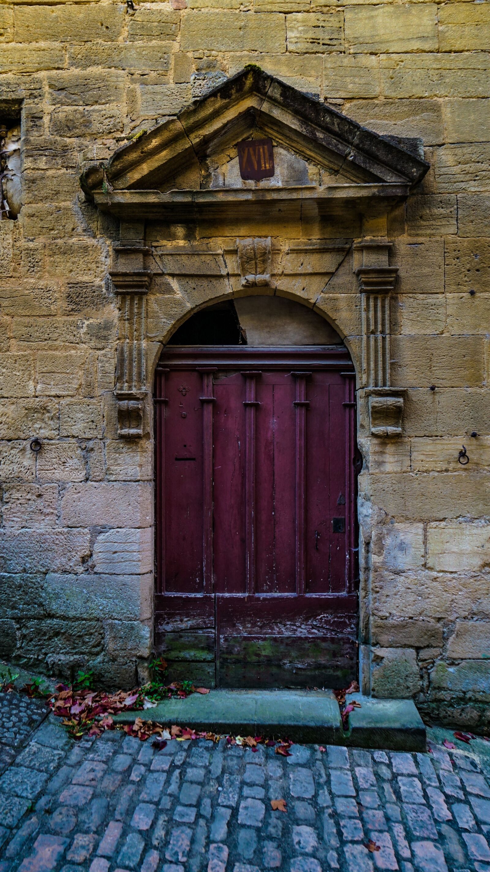 Sony a7 II + Sony Vario Tessar T* FE 24-70mm F4 ZA OSS sample photo. Door, old, wood photography