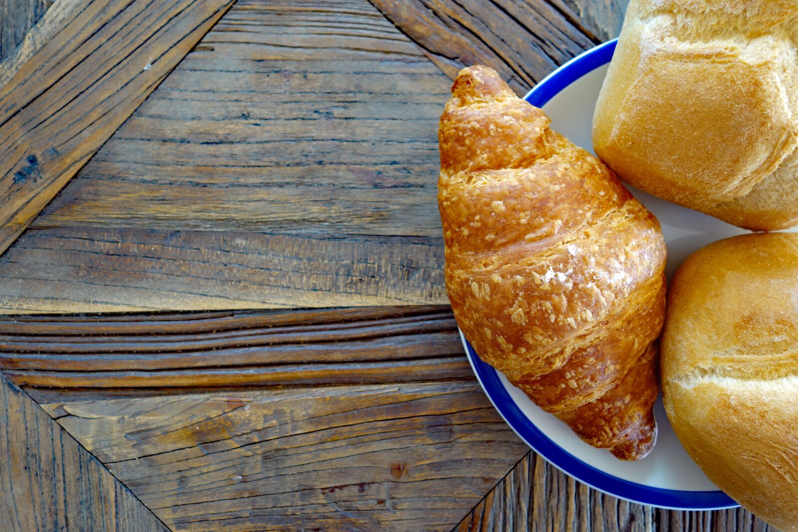Sony Cyber-shot DSC-RX100 II sample photo. Breakfast, croissantes, roll photography