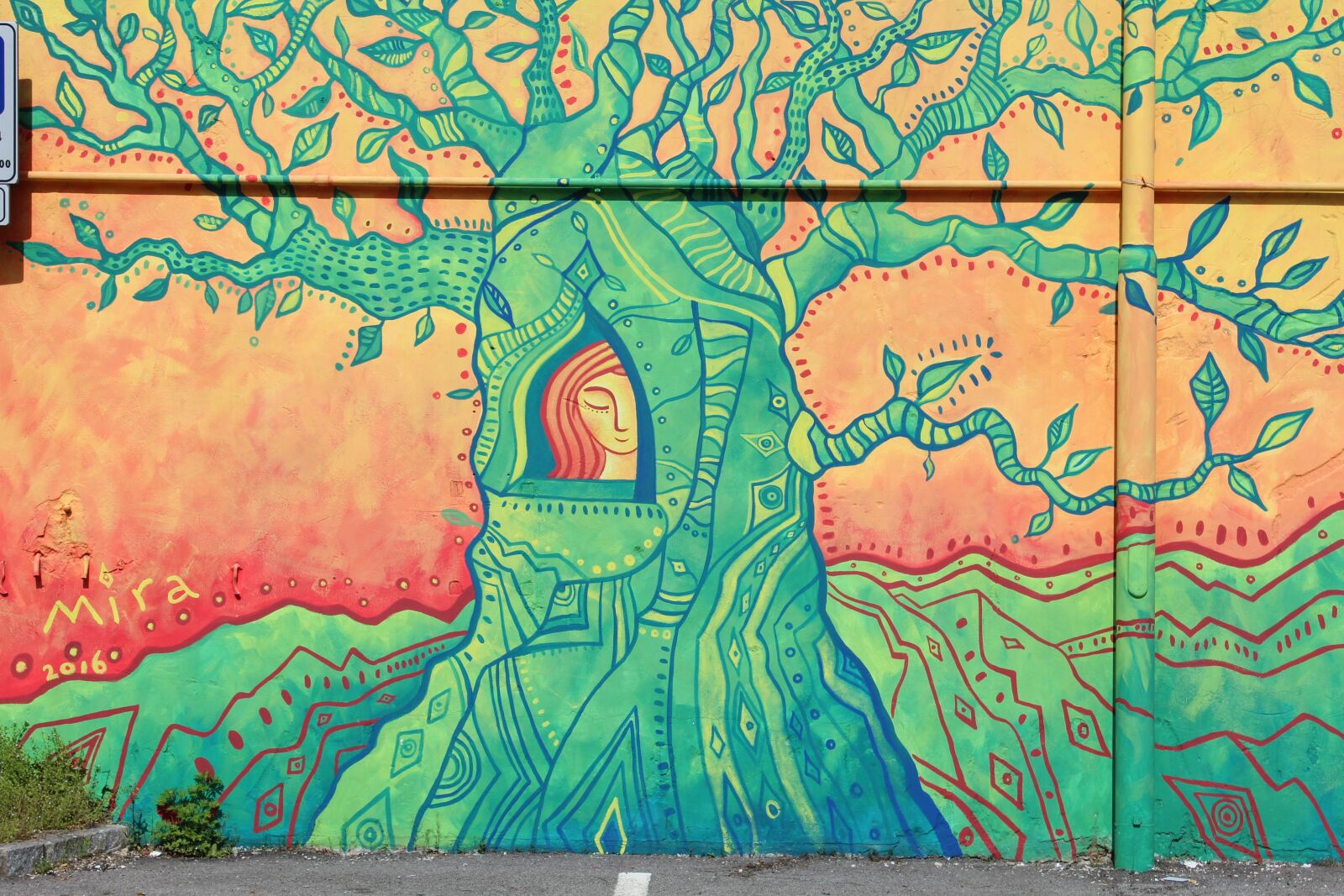 Canon EOS 1200D (EOS Rebel T5 / EOS Kiss X70 / EOS Hi) sample photo. Murals, osnago, street art photography