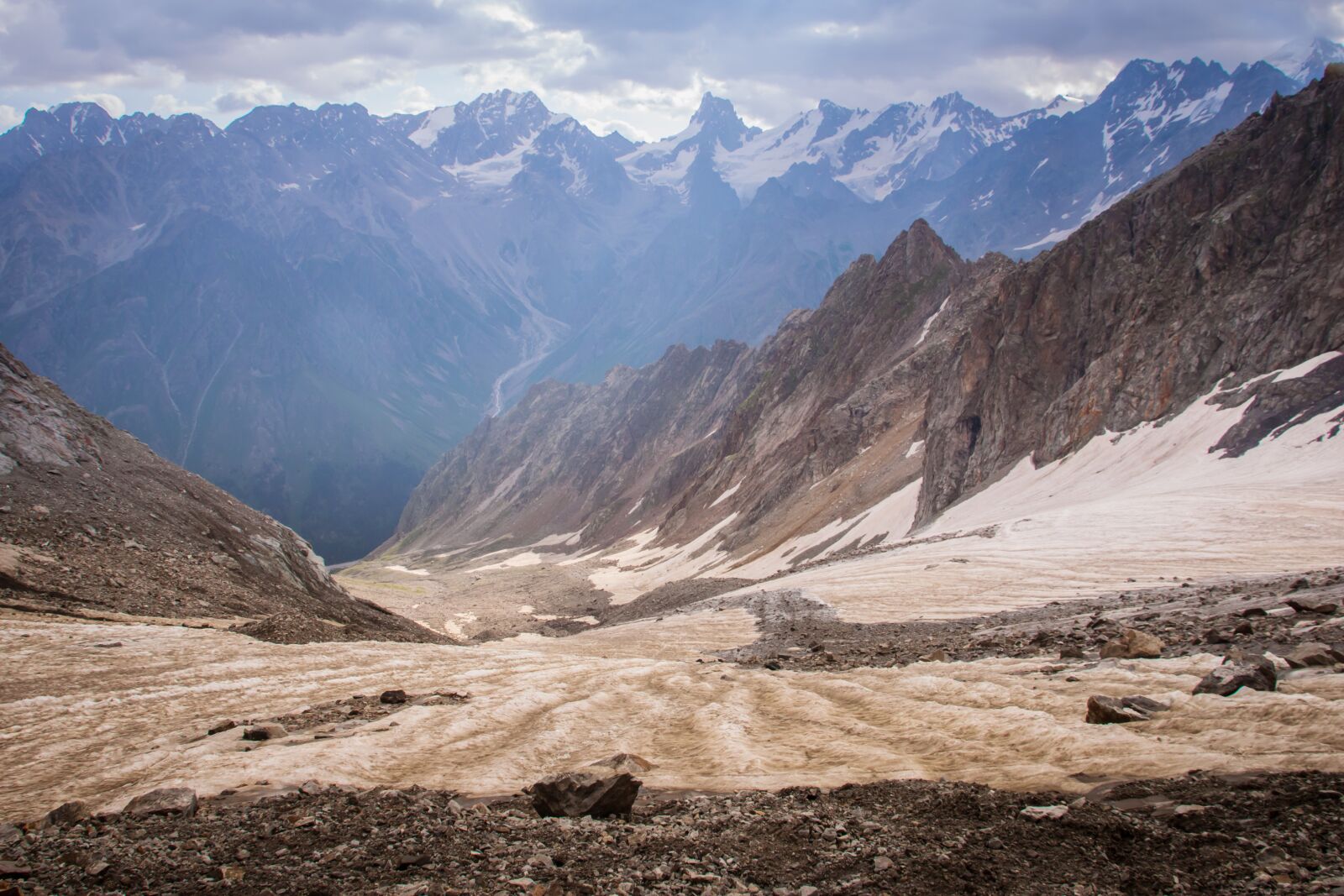 Canon EOS 500D (EOS Rebel T1i / EOS Kiss X3) sample photo. Russia, mountains, vertices photography
