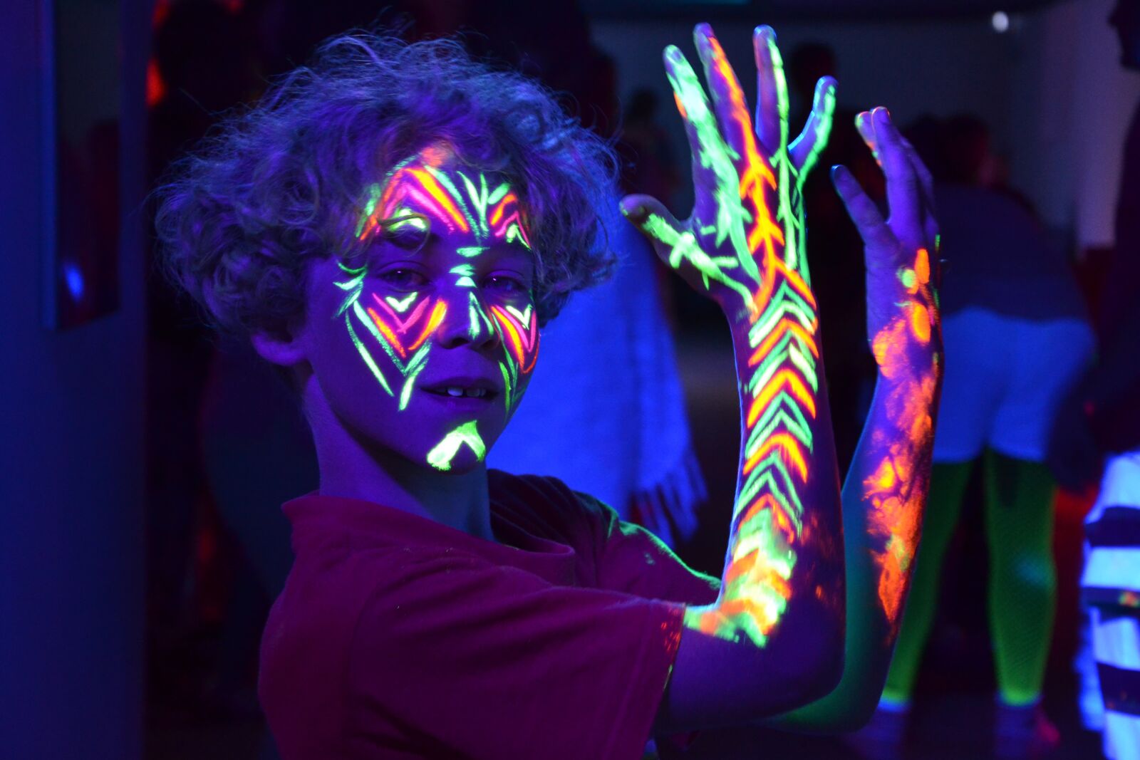 Nikon D3100 sample photo. Child, fluo, festival photography