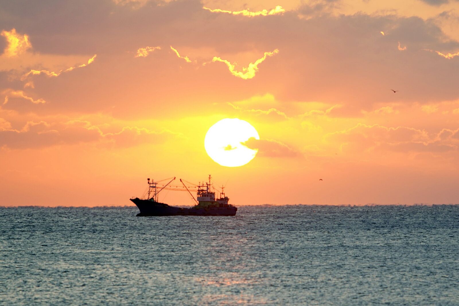 Canon EF 70-200mm F2.8L USM sample photo. Sunrise, sun, cloud photography