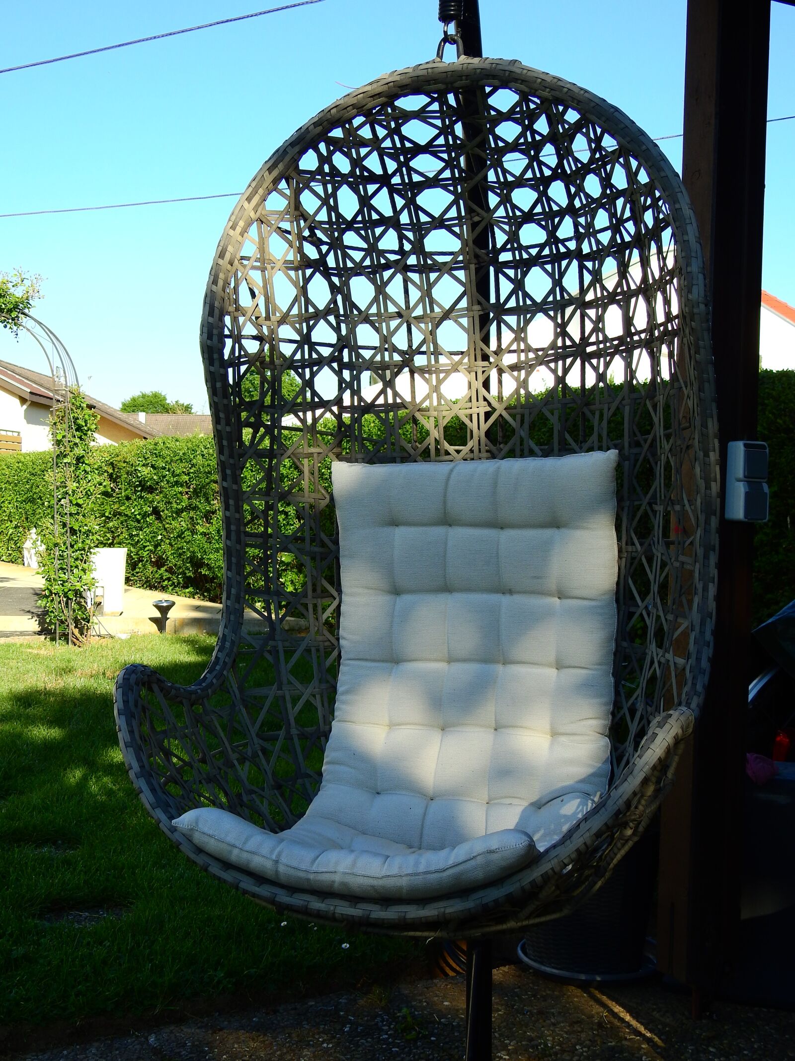 Nikon Coolpix P900 sample photo. Li ge, swing, hanging photography