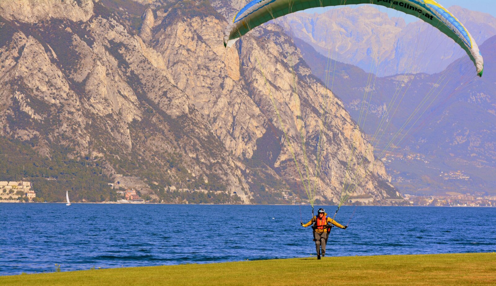 Nikon D7100 sample photo. Paragliding, landing, prato photography