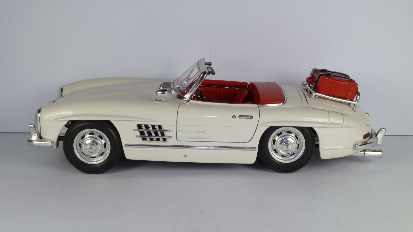 Panasonic Lumix DMC-ZS7 (Lumix DMC-TZ10) sample photo. Mercedes, 300 sl, cabrio photography