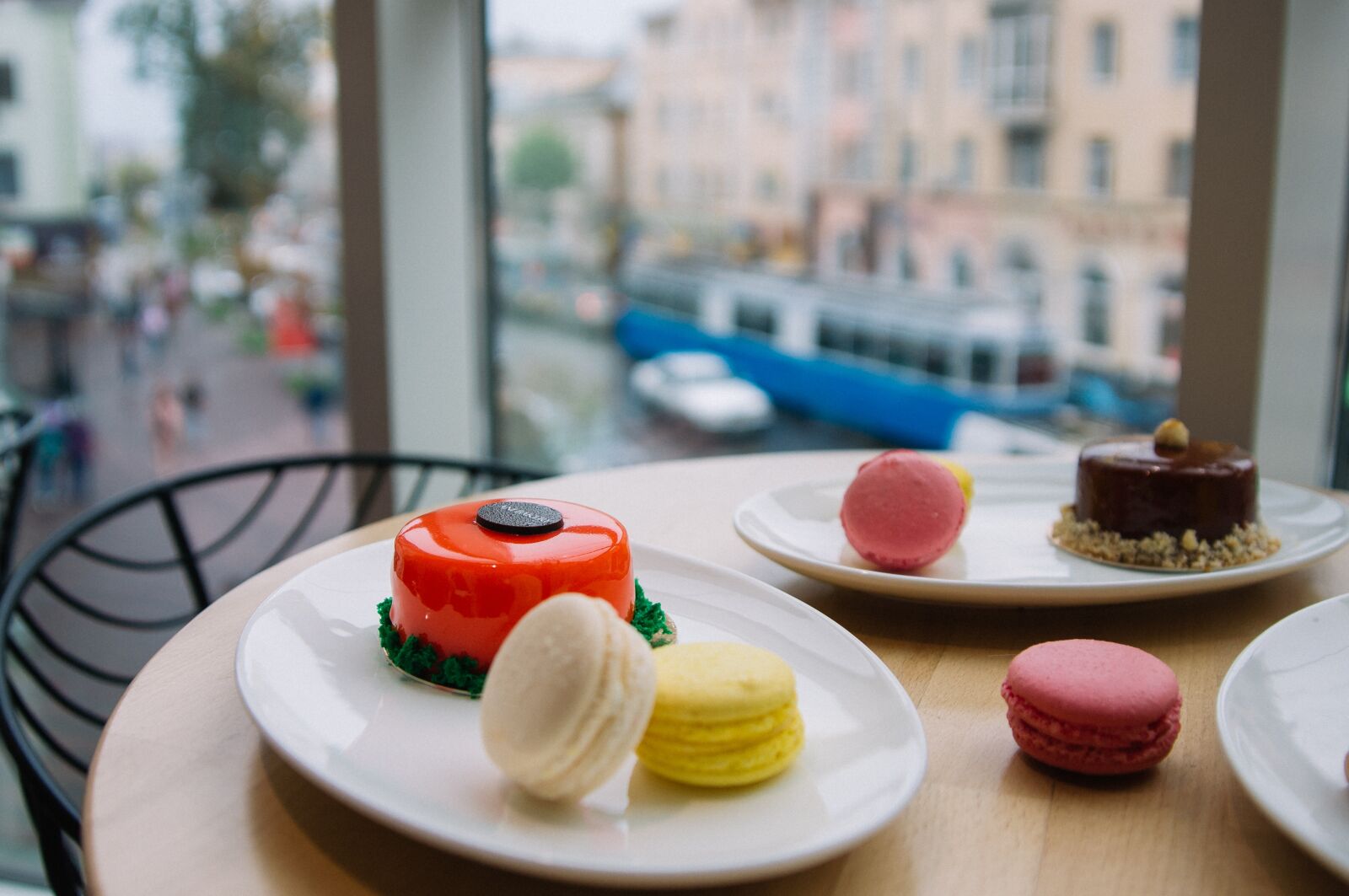 Nikon D90 sample photo. Pastry shop, sweets, window photography