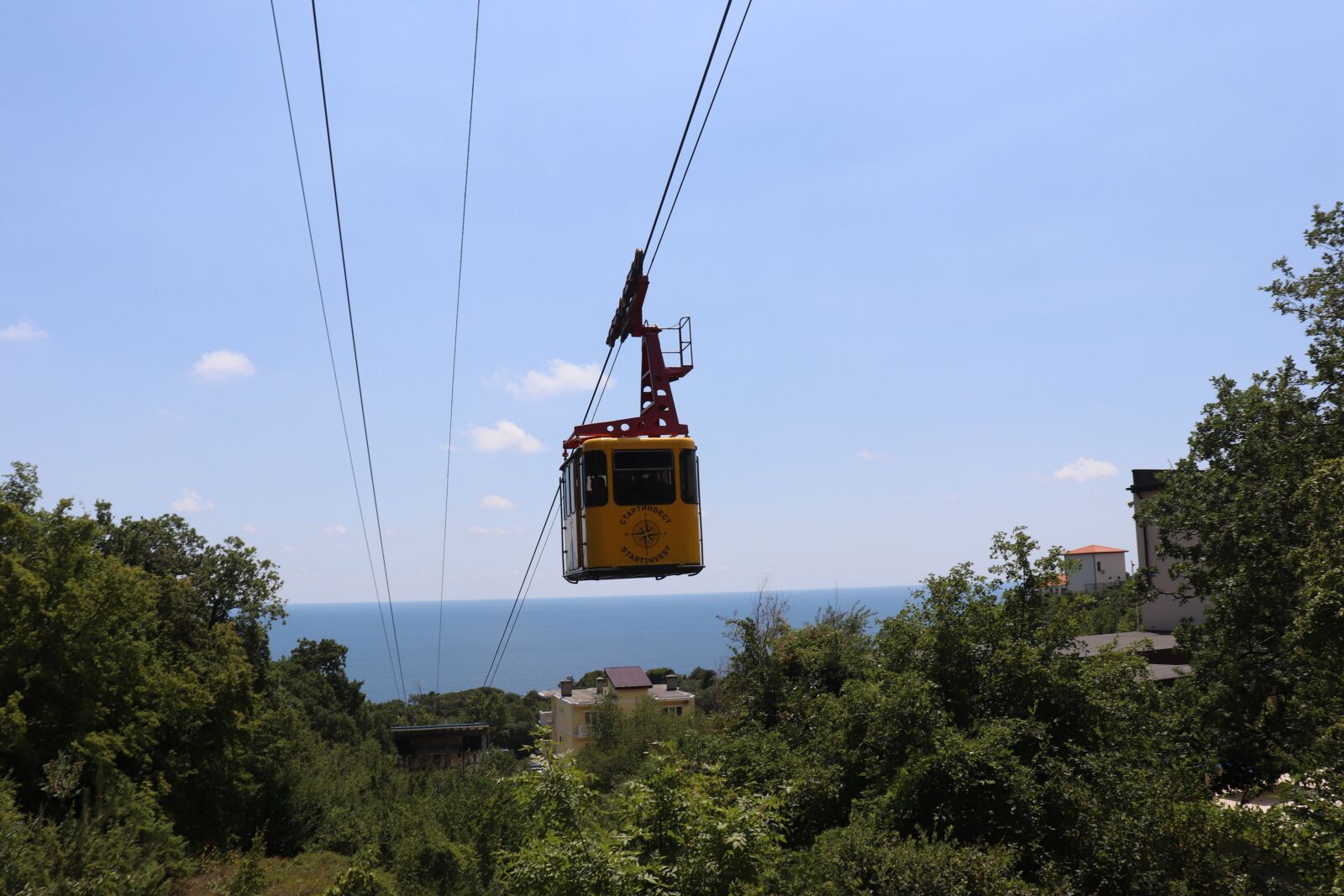 Canon EOS 200D (EOS Rebel SL2 / EOS Kiss X9) sample photo. Funicular, abyss, sky photography