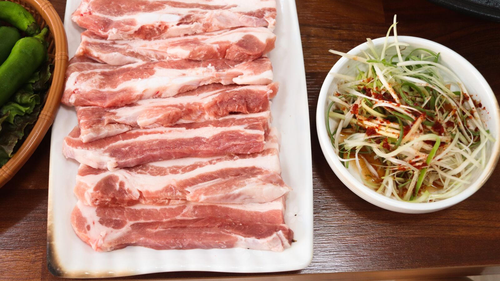 Canon EF-S 24mm F2.8 STM sample photo. Pork, korea, meat photography