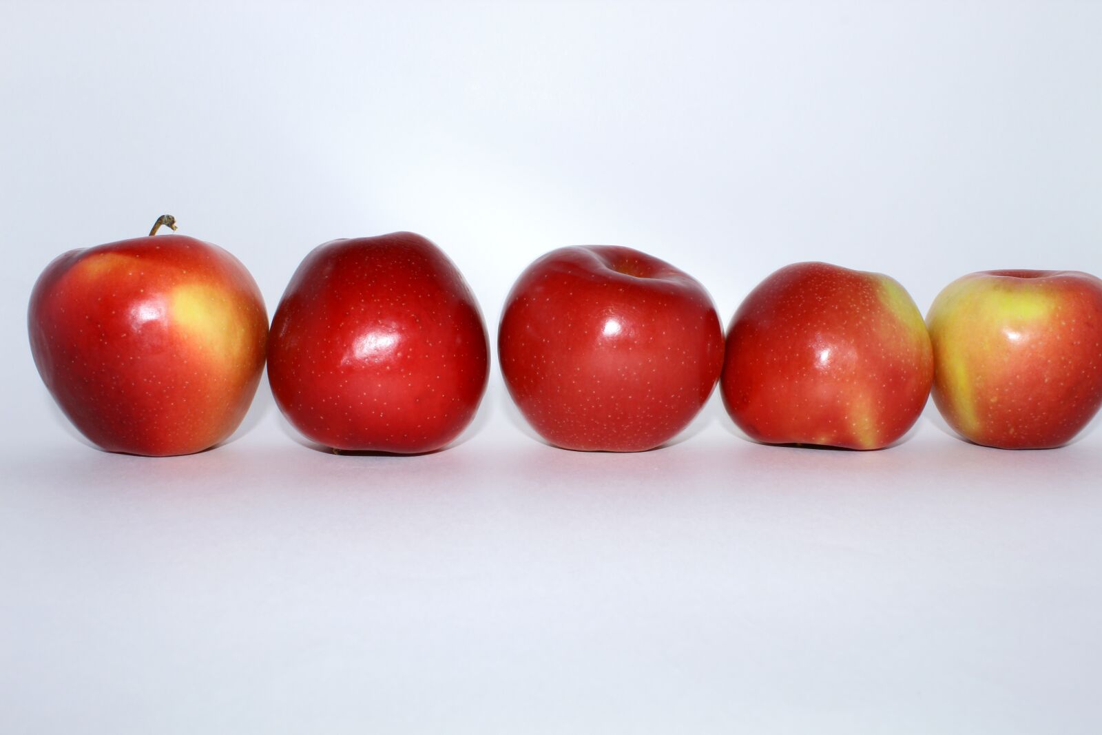 Canon EOS 4000D (EOS Rebel T100 / EOS 3000D) sample photo. Apples, apple, fruits photography