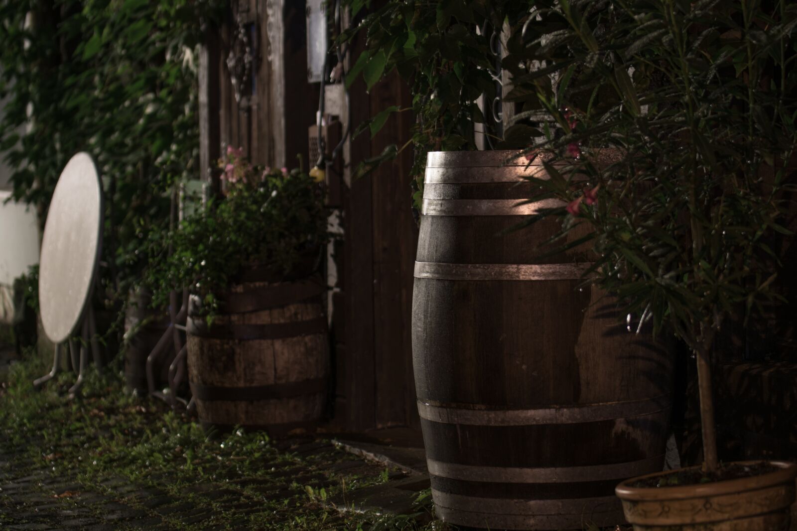 Nikon D5200 sample photo. Barrel, restaurant, night photography