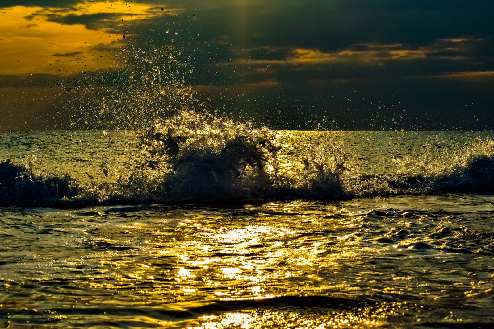 Nikon D3300 sample photo. Wave, crashing, water photography