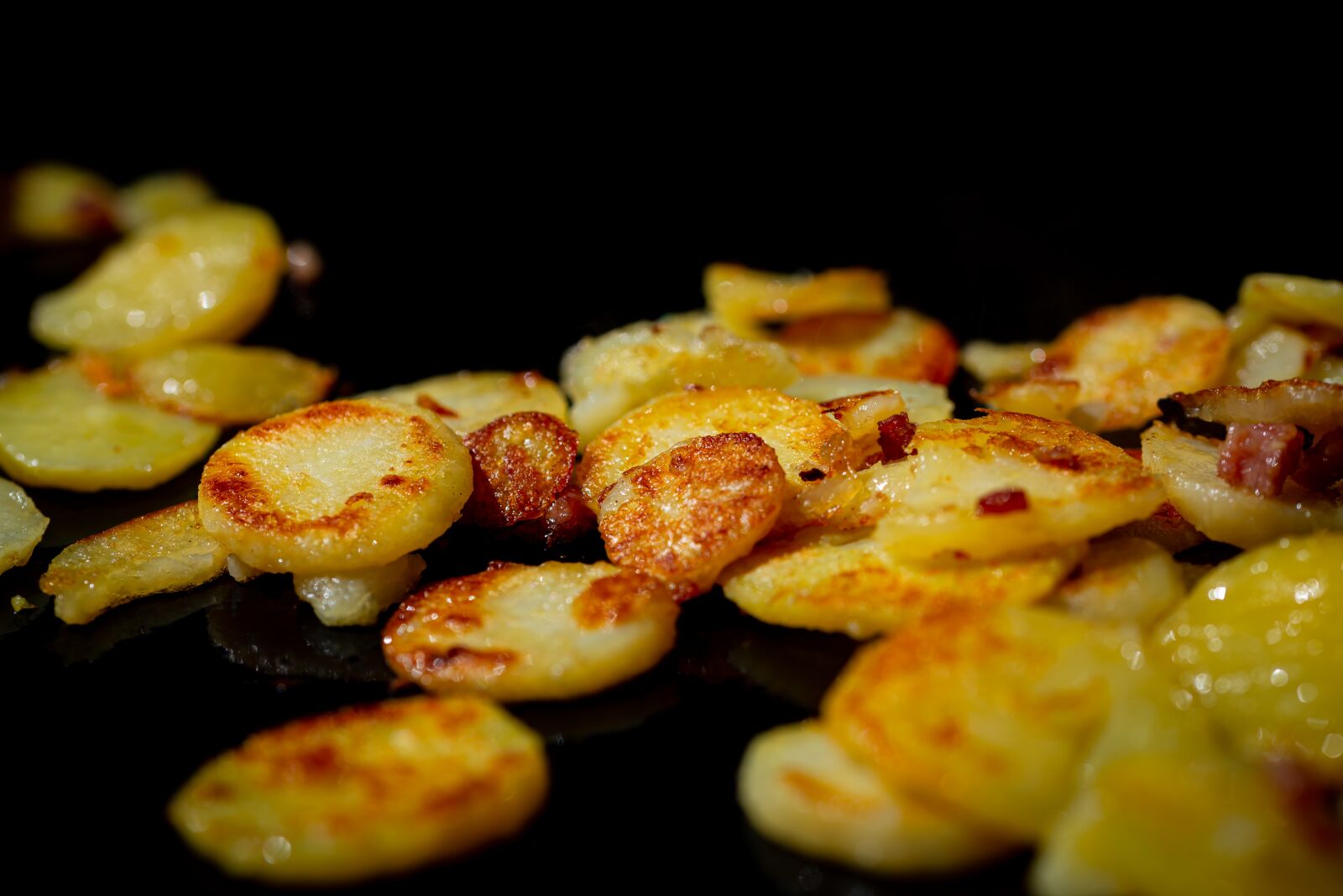 Nikon D610 sample photo. Fried potatoes, bacon, plaice photography