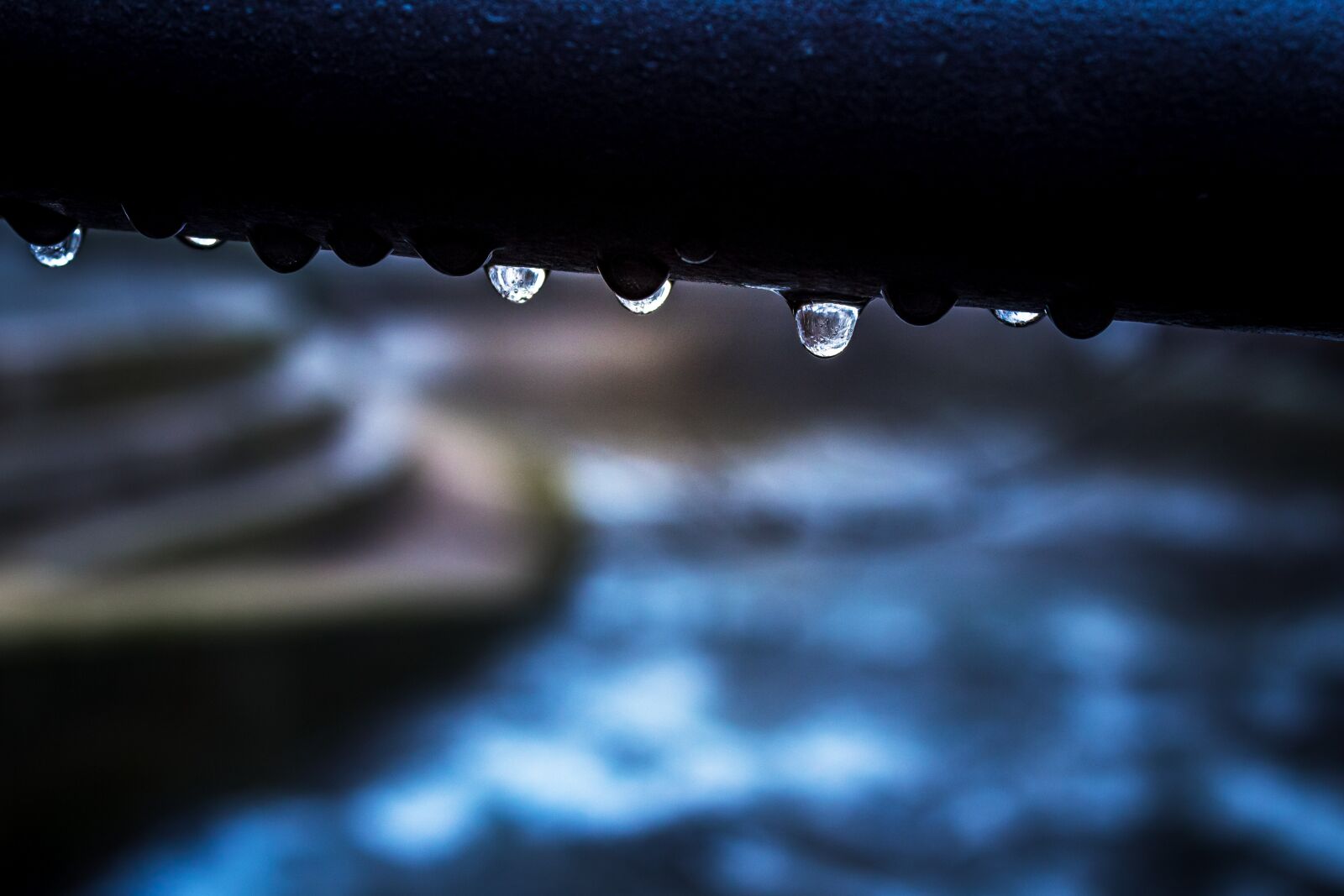Canon EOS 1300D (EOS Rebel T6 / EOS Kiss X80) sample photo. Railing, raindrop, water photography