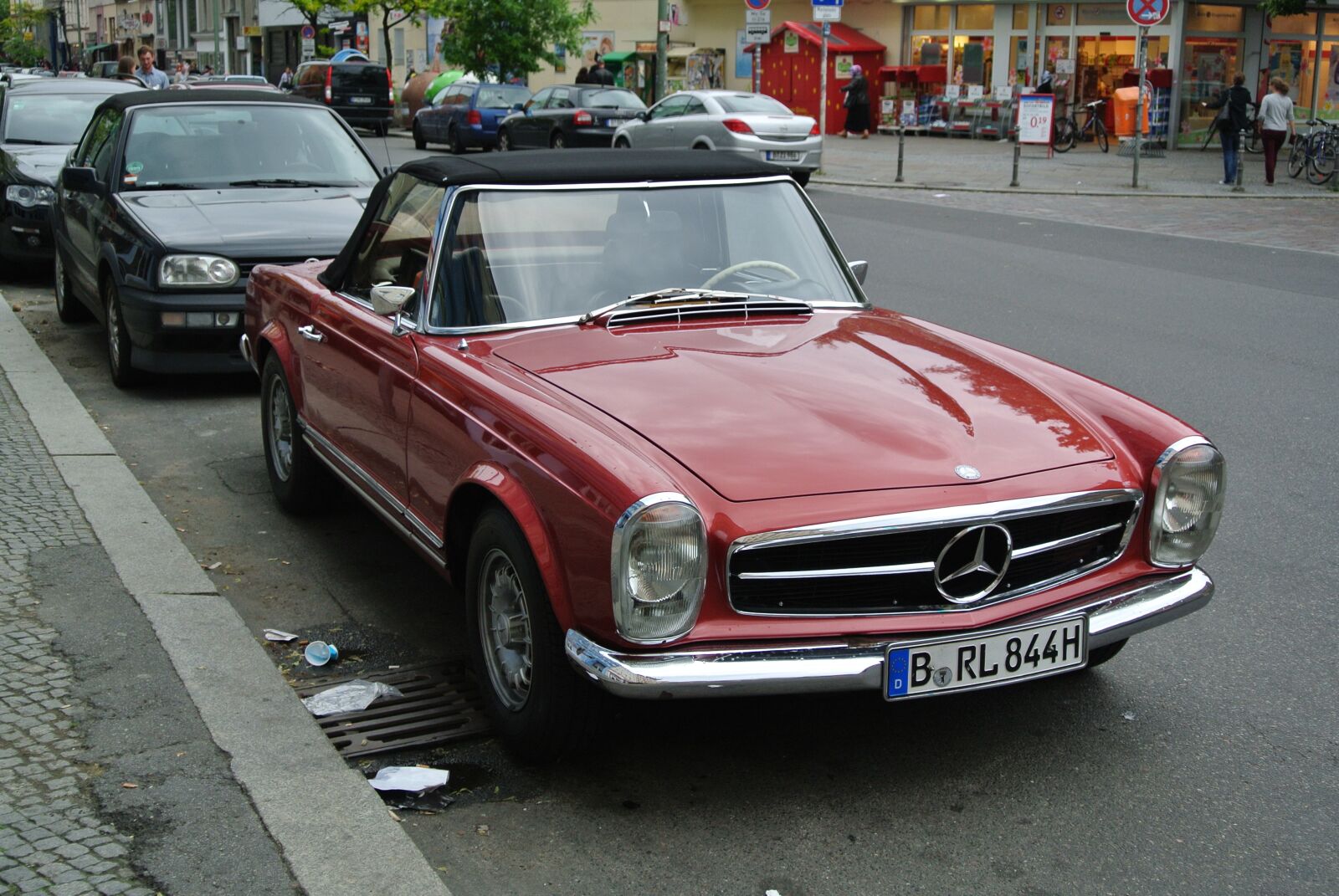 Nikon 1 Nikkor VR 10-30mm F3.5-5.6 sample photo. Car, mercedes, classic photography