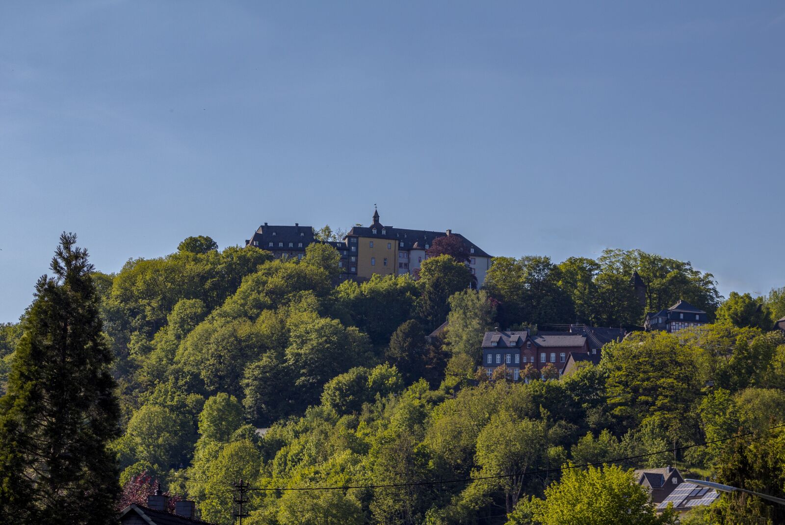Canon EF75-300mm f/4-5.6 sample photo. Landscape, castle, building photography