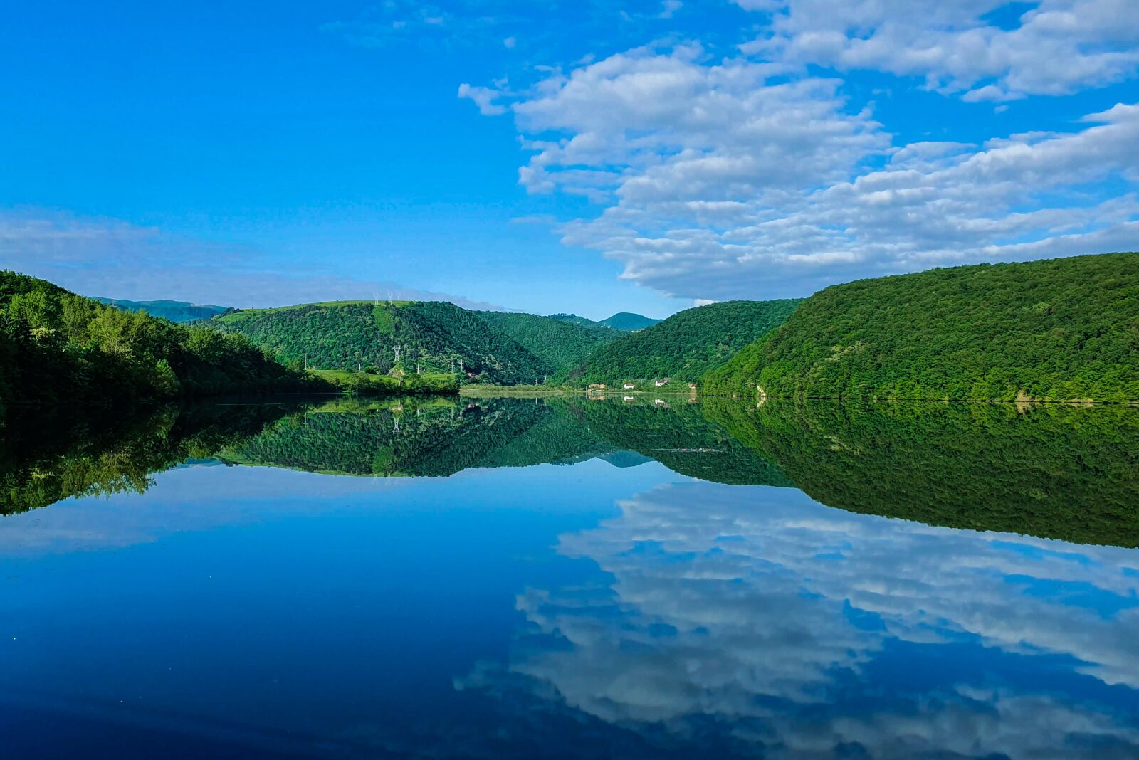 Samsung Galaxy S10e sample photo. Lake, romania, transylvania photography