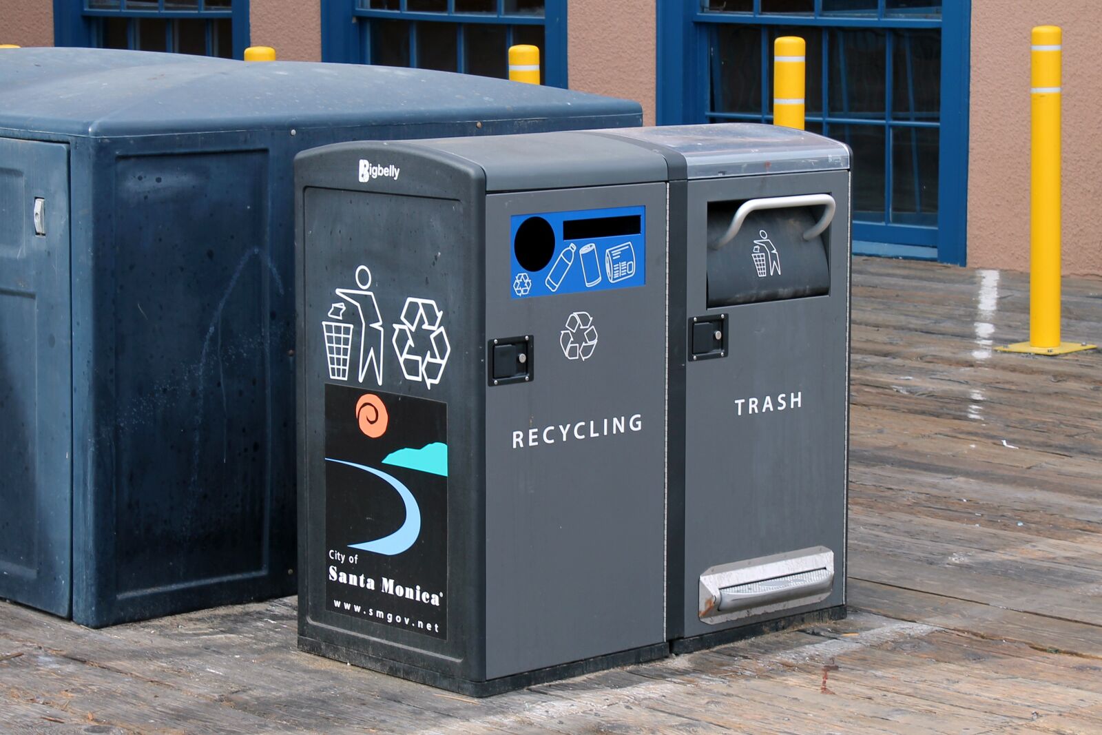 Canon EOS 1100D (EOS Rebel T3 / EOS Kiss X50) sample photo. Trash, container, recycling photography