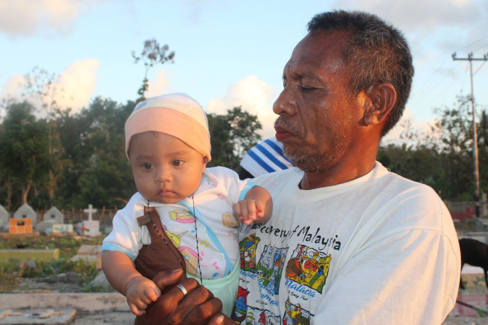Canon EOS 1200D (EOS Rebel T5 / EOS Kiss X70 / EOS Hi) sample photo. Wanibesak, orang tua, keluarga photography