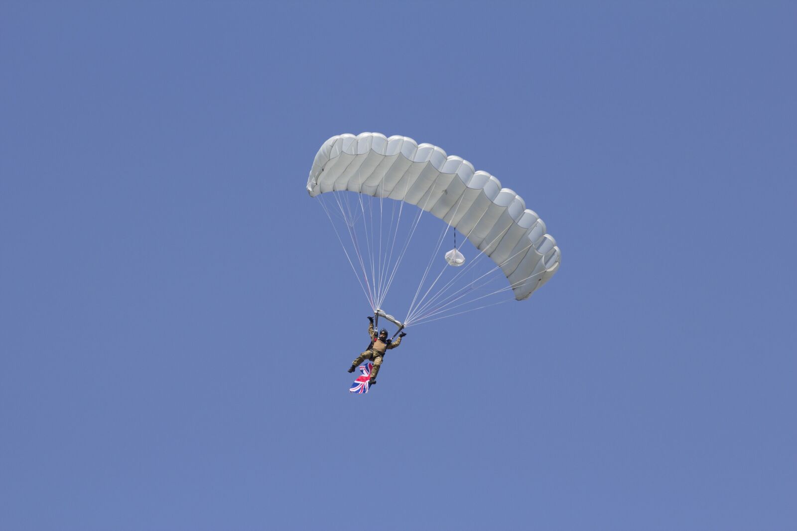 Canon EOS 600D (Rebel EOS T3i / EOS Kiss X5) sample photo. A parachute, a skydiver photography
