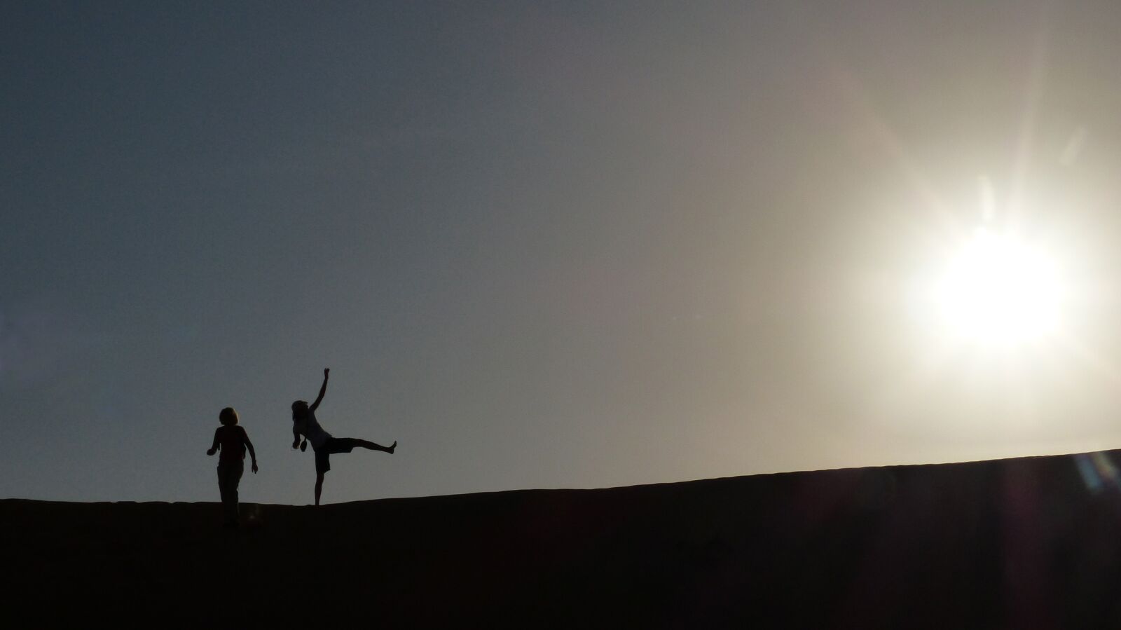 Panasonic Lumix DMC-FZ200 sample photo. Sun, desert, oman photography