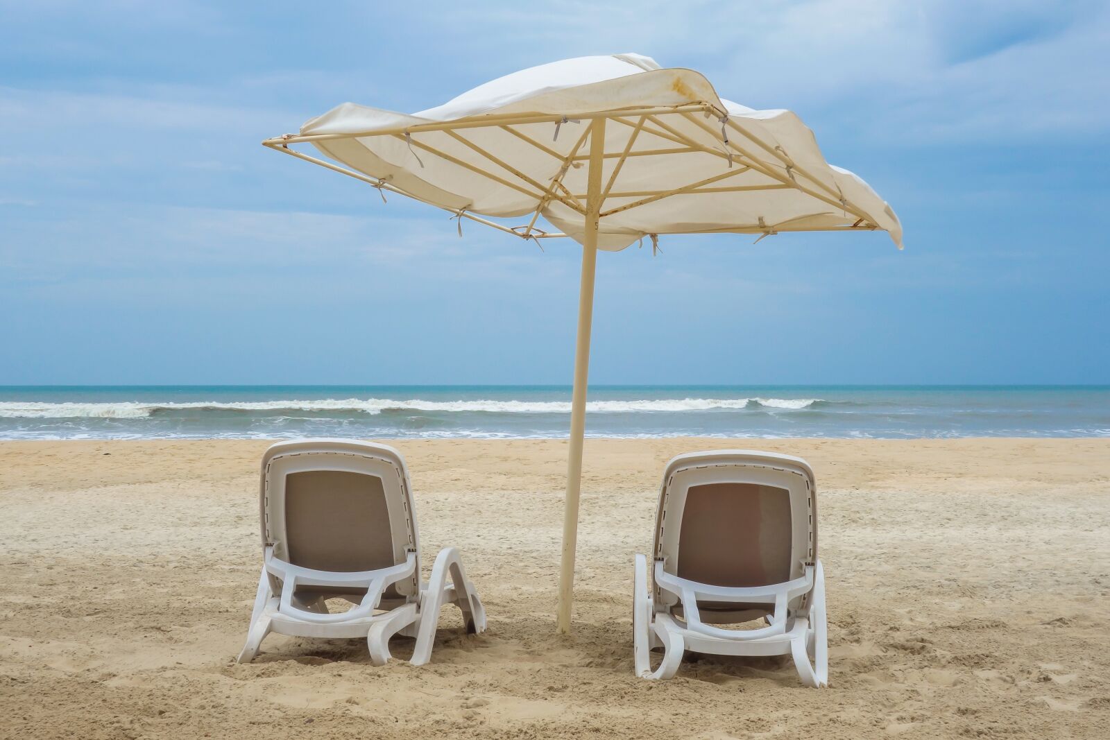 Sony Cyber-shot DSC-RX100 sample photo. Beach, chair, umbrella photography