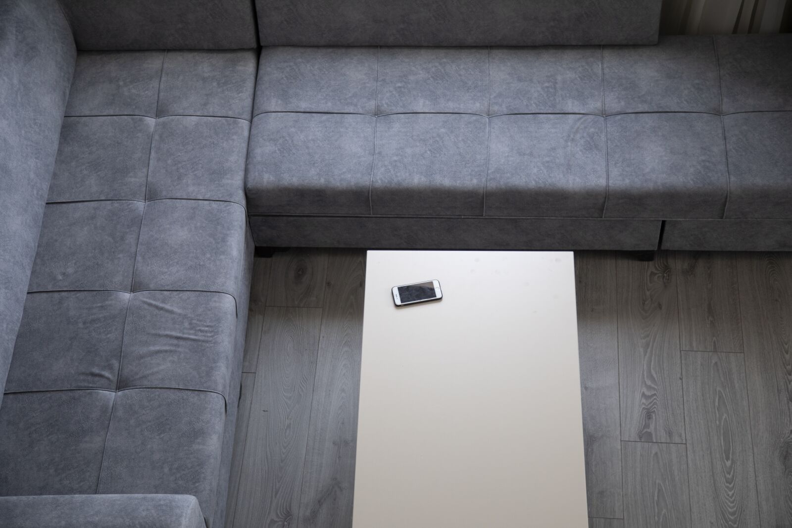 Canon EOS 5D Mark IV sample photo. Room, armchair, grey photography