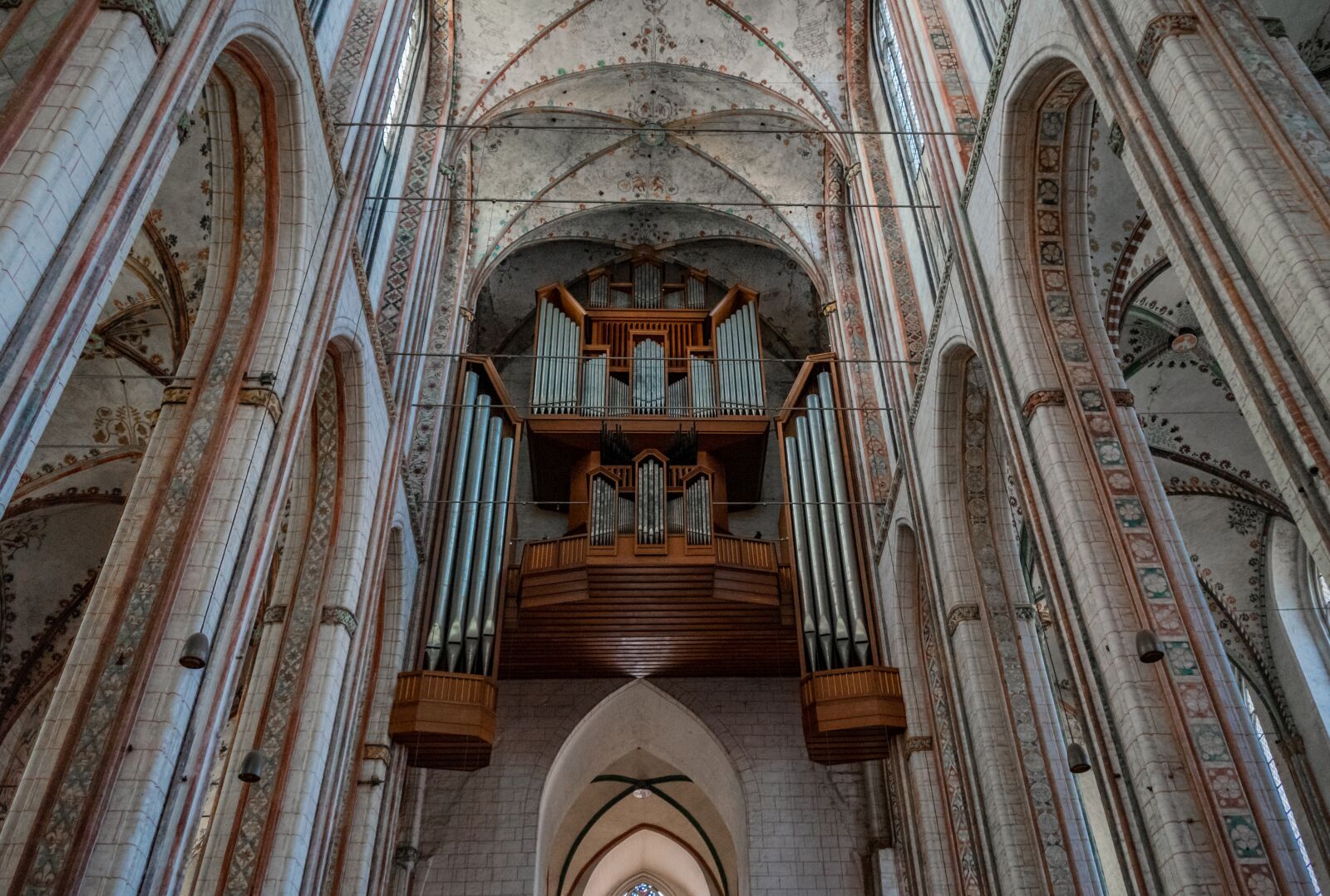 Sony a7 II + Sony FE 28-70mm F3.5-5.6 OSS sample photo. Church, chapel, organ photography