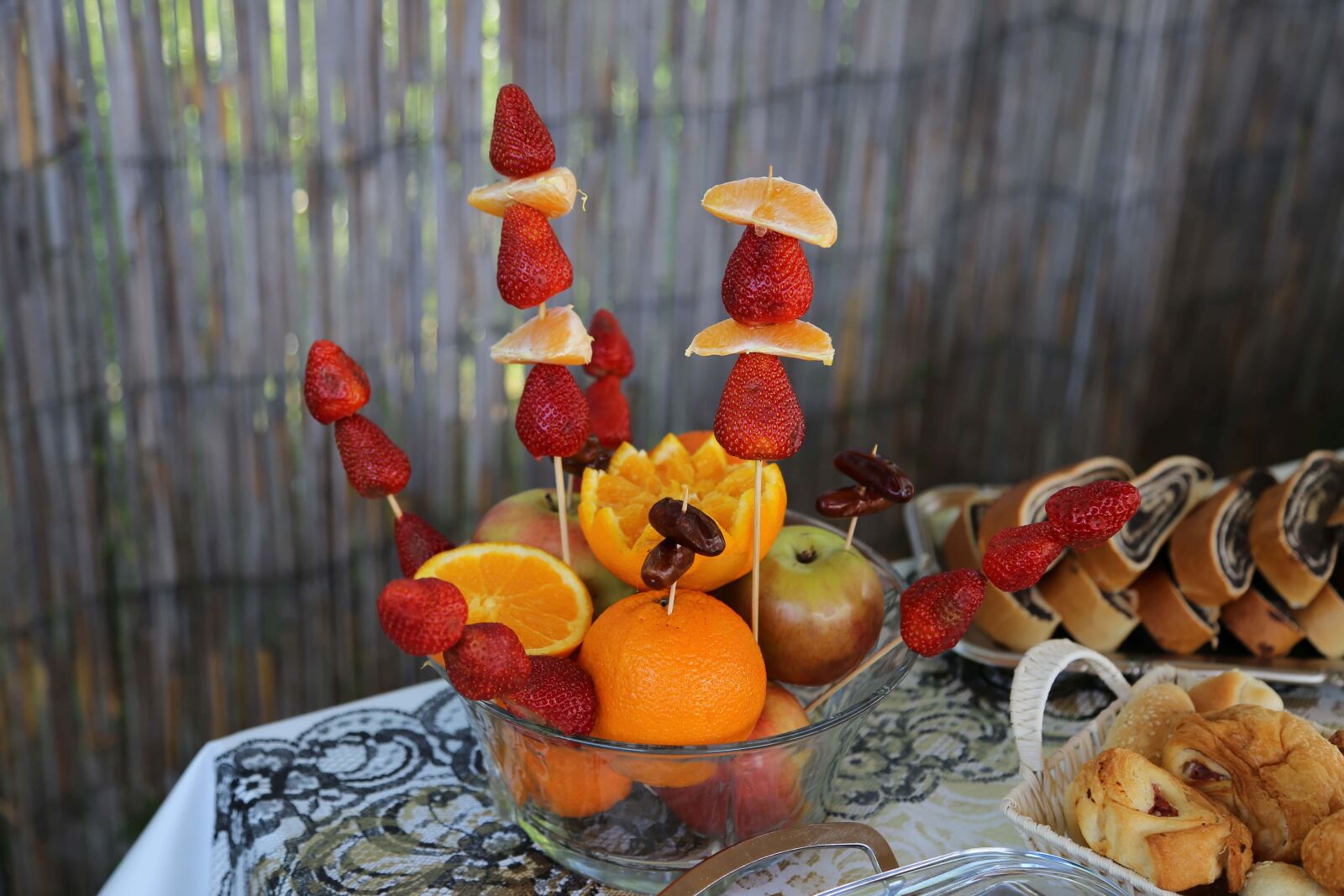 Canon EF 24-105mm F4L IS USM sample photo. Oranges, apples, strawberries, orange photography