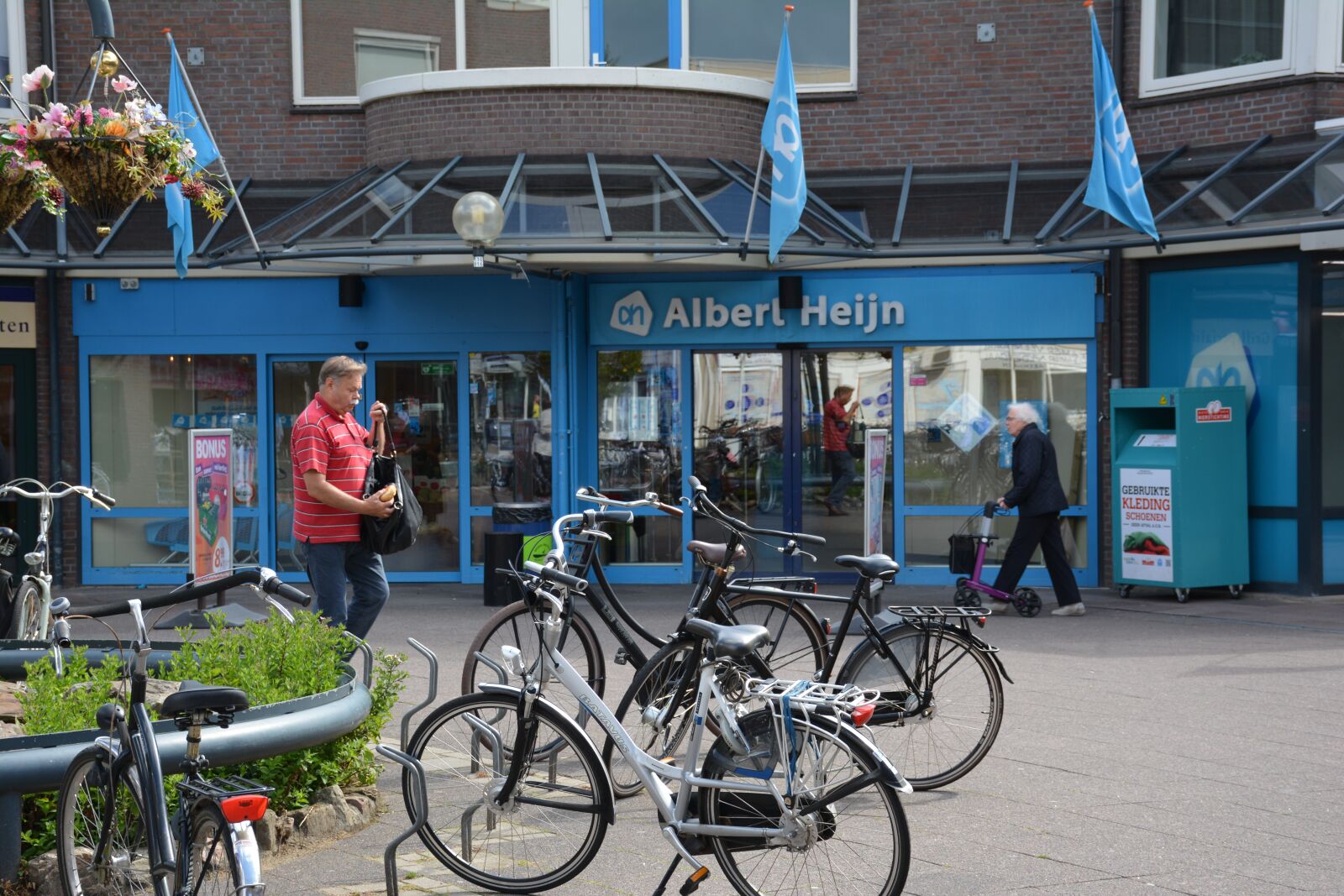 Nikon D5200 sample photo. Veenendaal, ellekoot, shopping mall photography