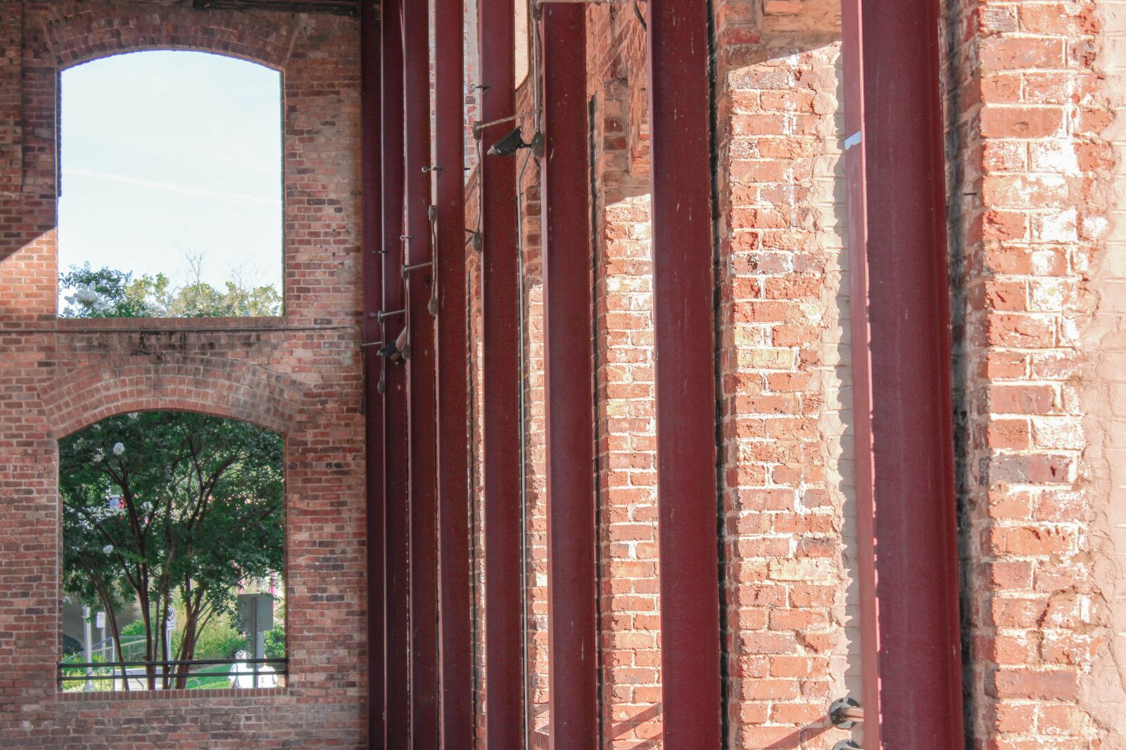 Canon EOS 600D (Rebel EOS T3i / EOS Kiss X5) sample photo. Arch, brick, window photography