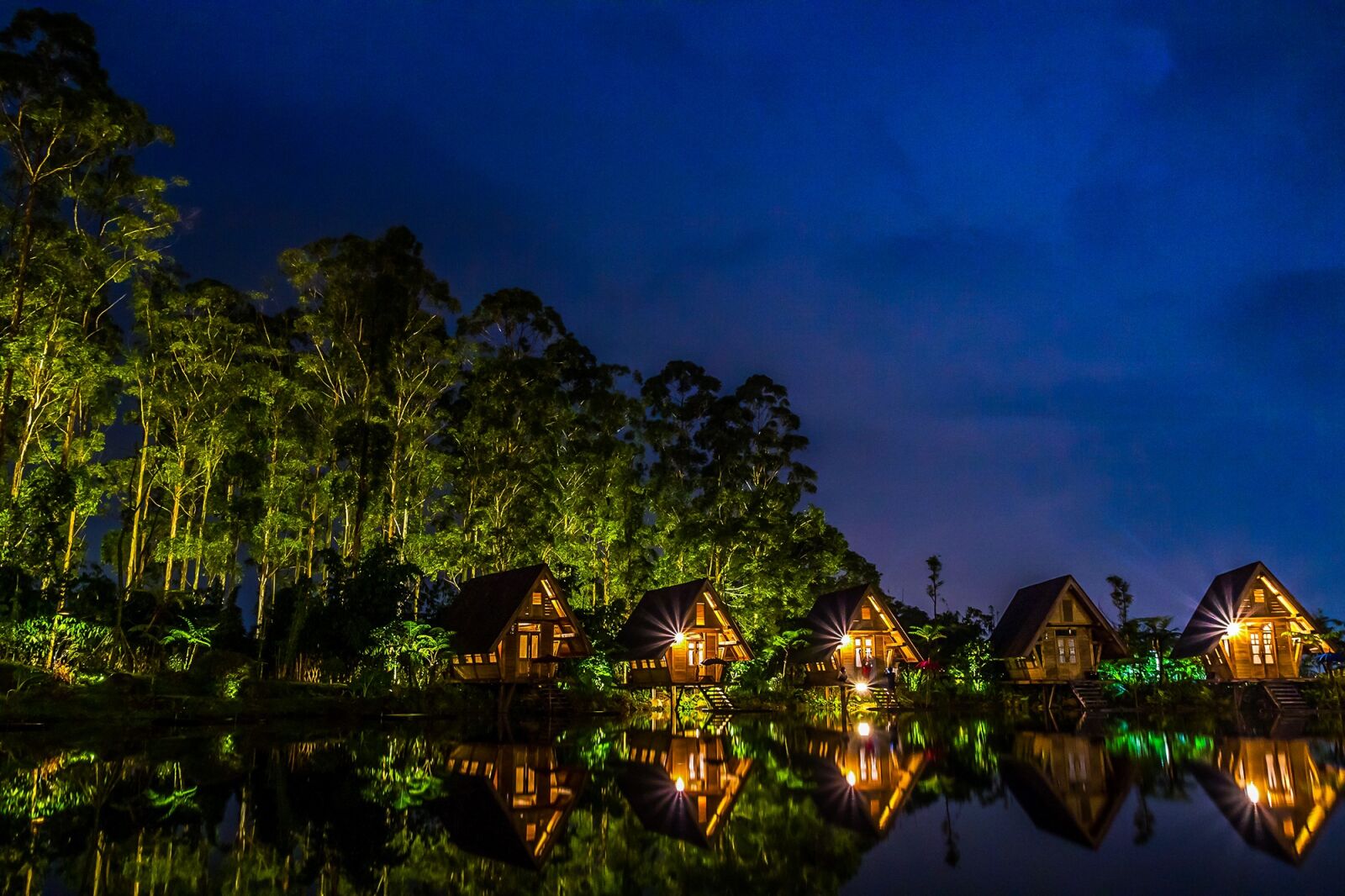 Canon EOS 7D sample photo. Dark, huts, lake photography