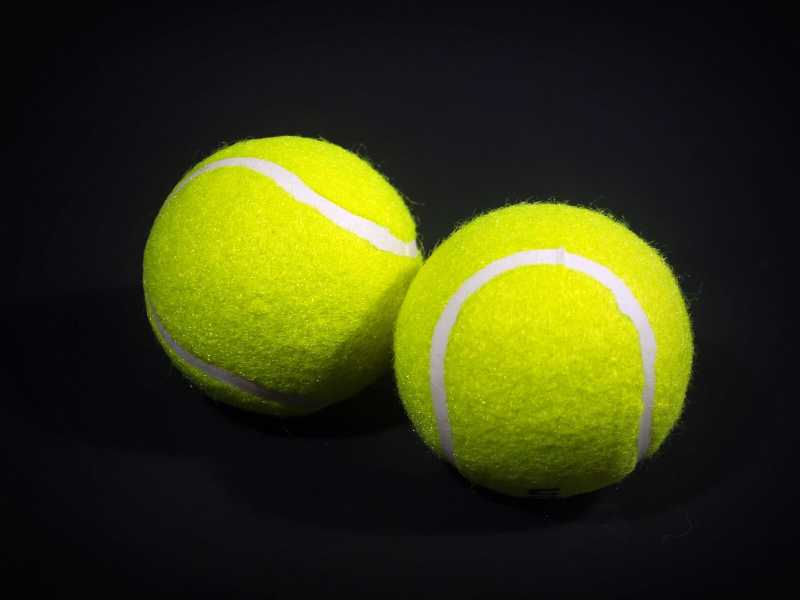 Olympus E-300 (EVOLT E-300) sample photo. Ball, white, shadow photography