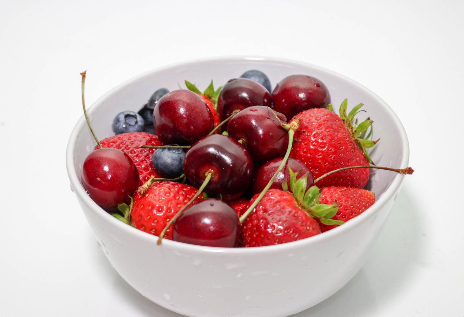 Canon EOS 80D sample photo. Fruit, cherries, blueberries photography