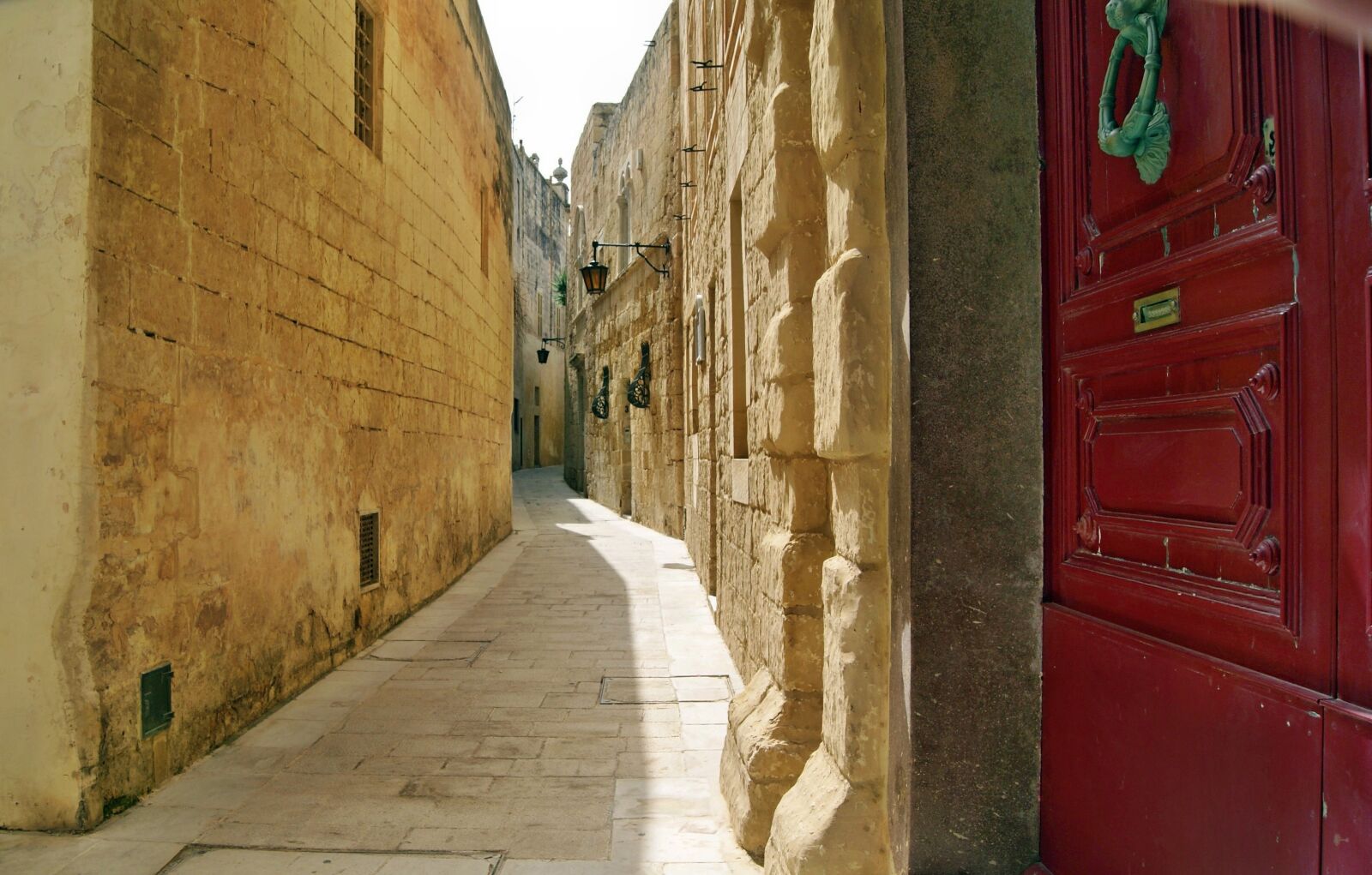 Sony Alpha DSLR-A230 sample photo. Malta, lane, valletta photography