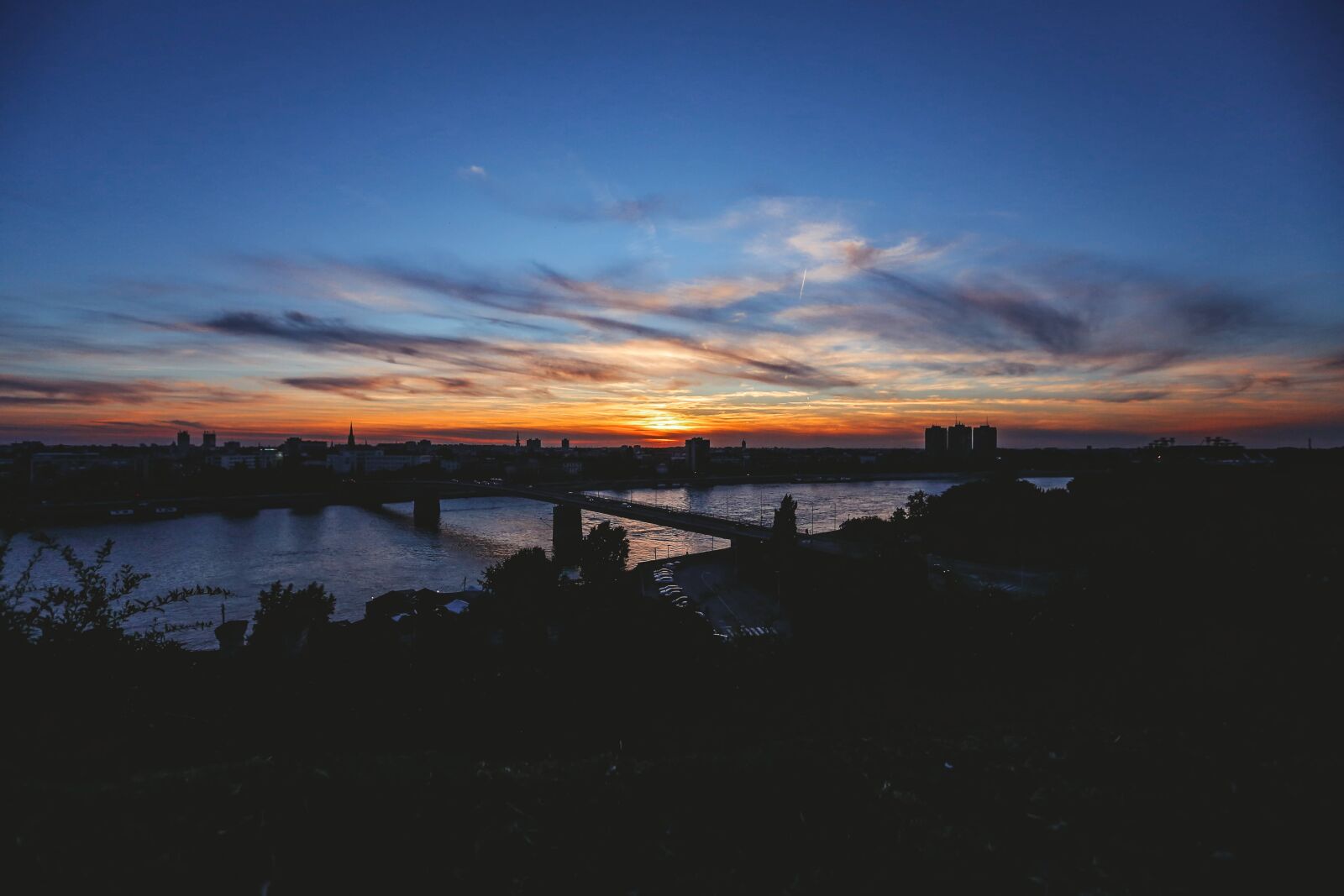 Canon EF 16-35mm F2.8L II USM sample photo. Bridge, cityscape, night, sunrise photography