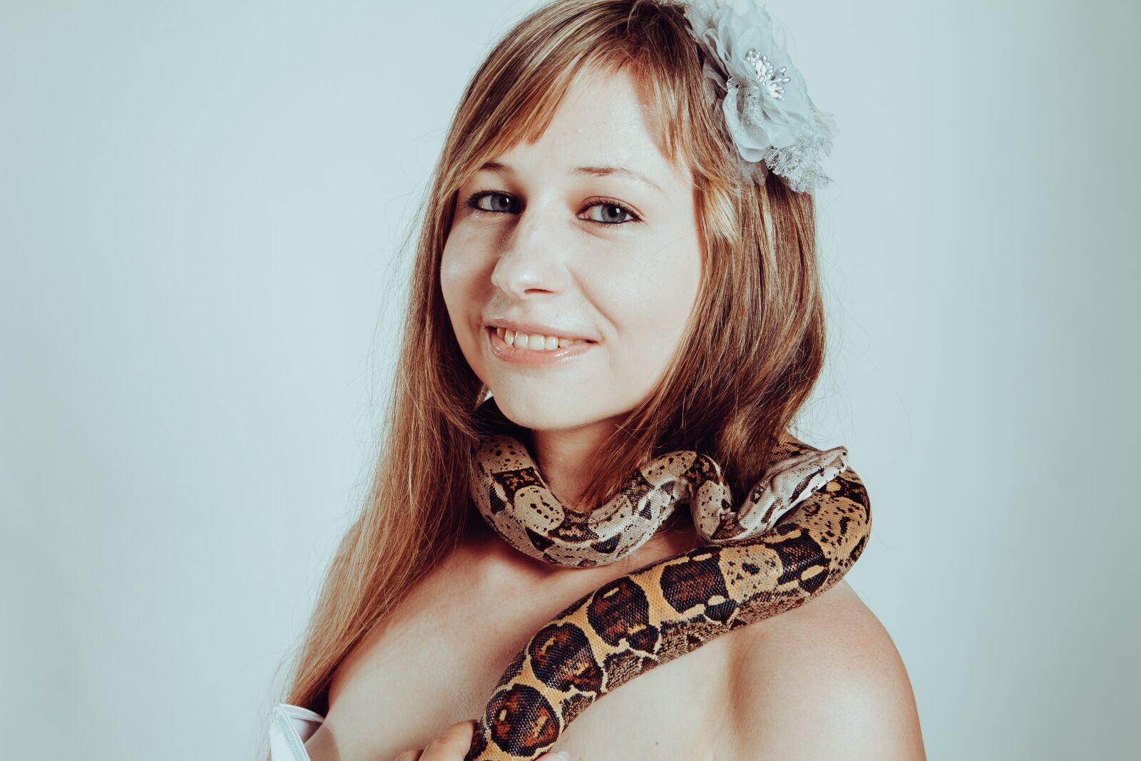 Canon EOS 7D + Canon EF 24-70mm F2.8L USM sample photo. Boa constrictor, snake, woman photography