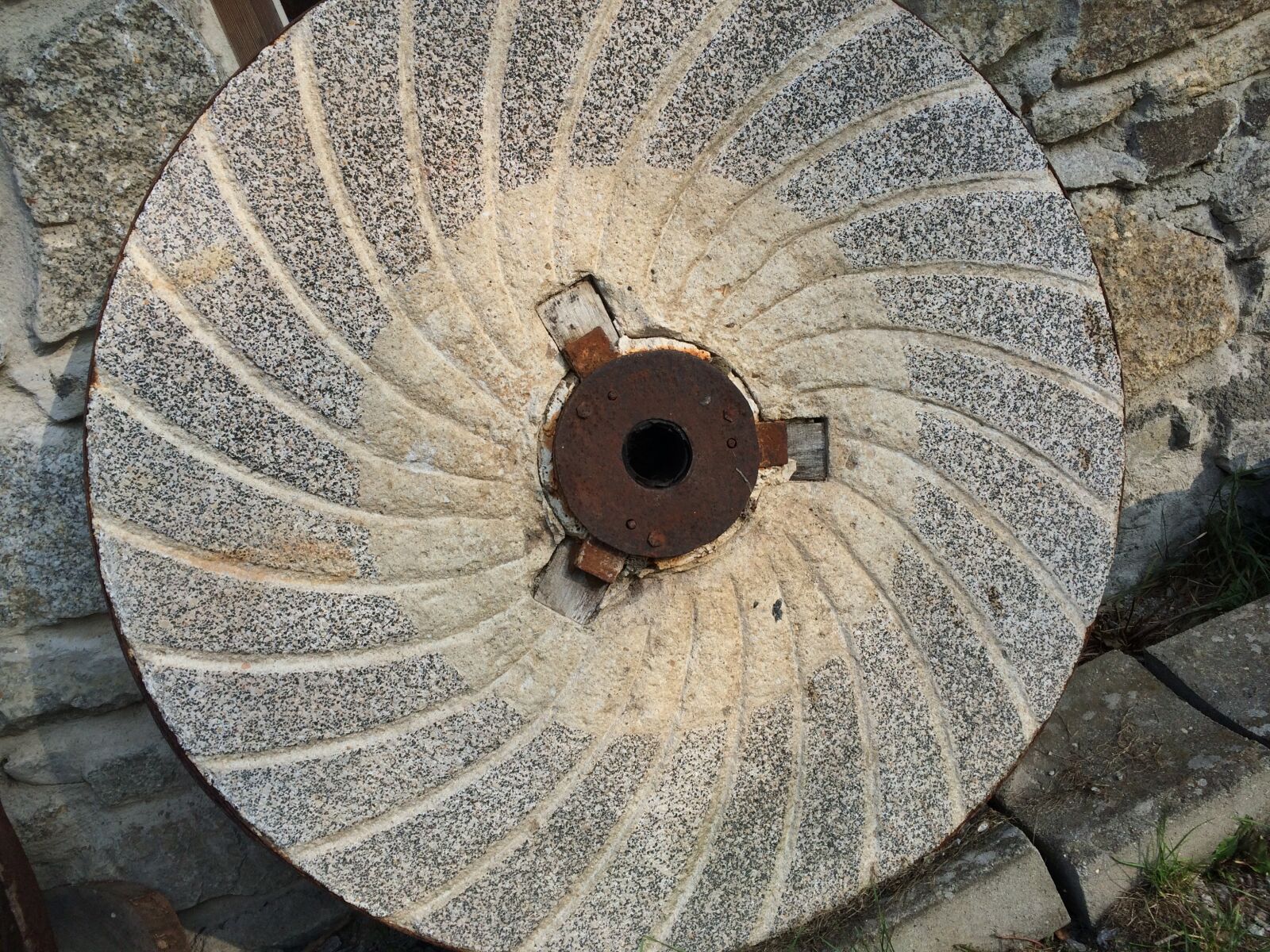 iPhone 5s back camera 4.15mm f/2.2 sample photo. Mill, grind, millstone photography