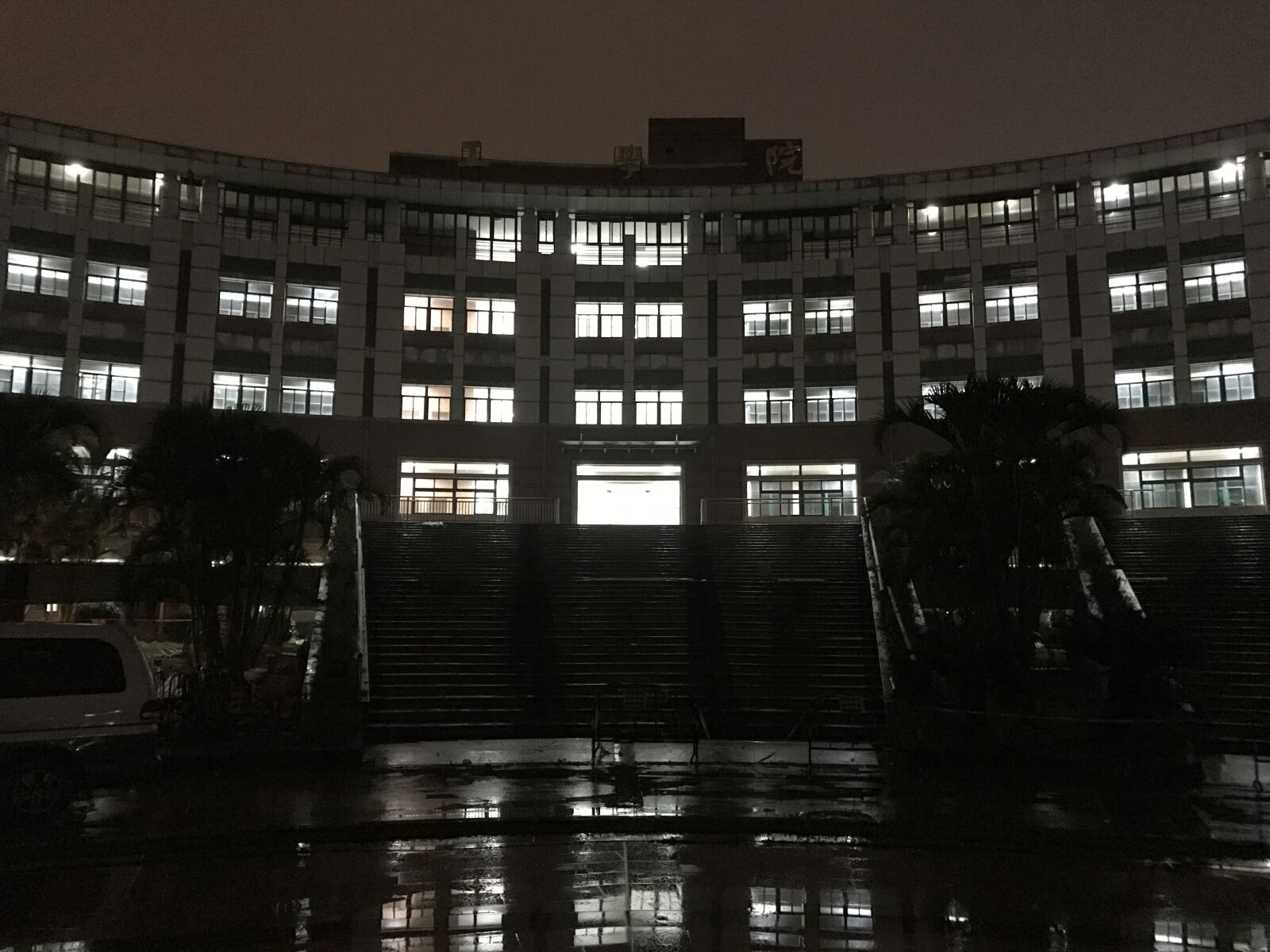 iPhone 7 back camera 3.99mm f/1.8 sample photo. Night, building, china photography