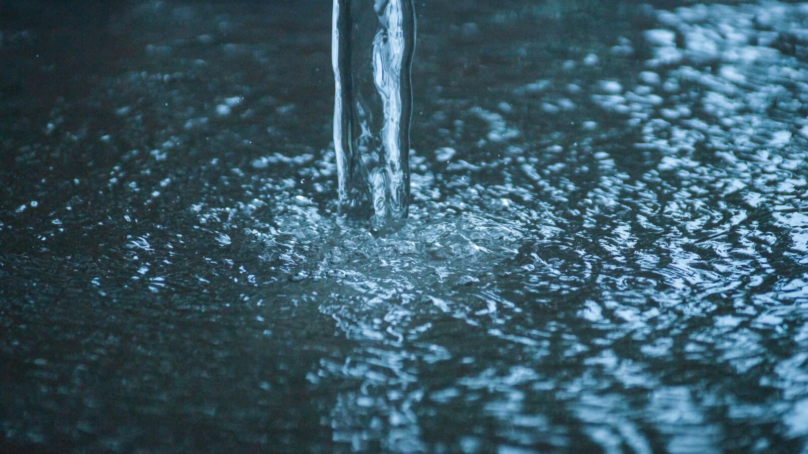 Sony SLT-A58 sample photo. Water, ray, wave photography