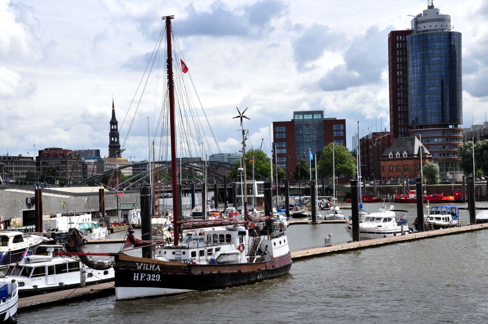 Nikon D5000 sample photo. Landungsbrücken, elbe, hamburg photography