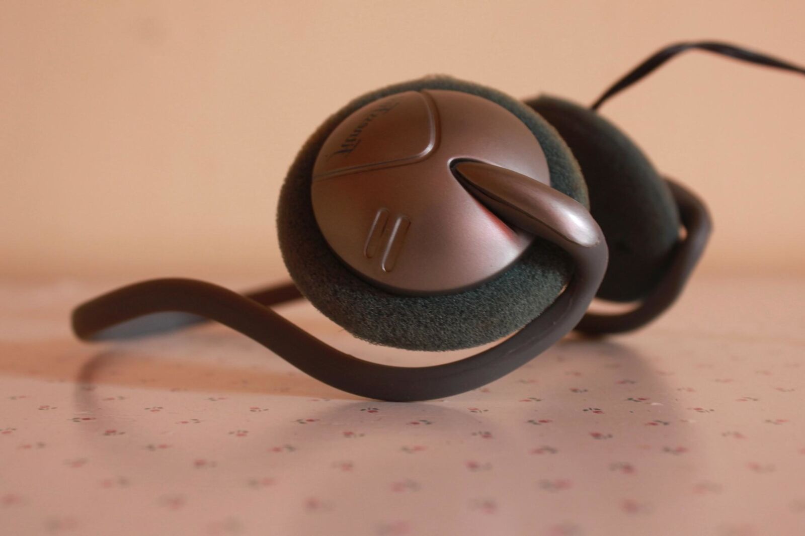 Canon EOS 500D (EOS Rebel T1i / EOS Kiss X3) sample photo. Headphones, sound, electronics, music photography