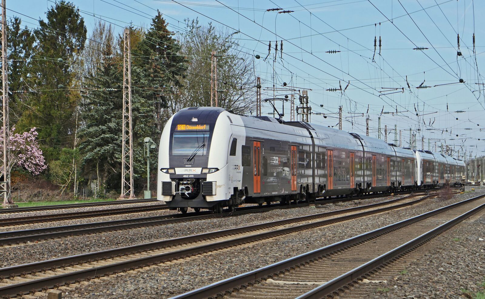 Panasonic Lumix DMC-GX8 sample photo. Railway, rrx, rhein-ruhr-express photography