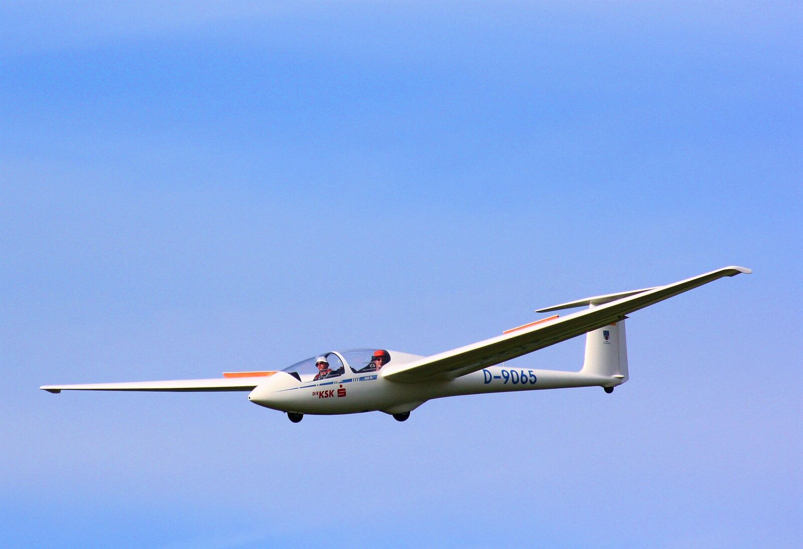 Canon EOS 1000D (EOS Digital Rebel XS / EOS Kiss F) sample photo. Air sports, motorsegler, pilot photography