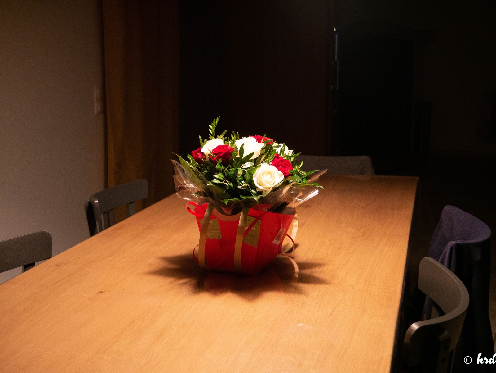 LUMIX G VARIO 12-60/F3.5-5.6 sample photo. Table, bouquet, flowers photography