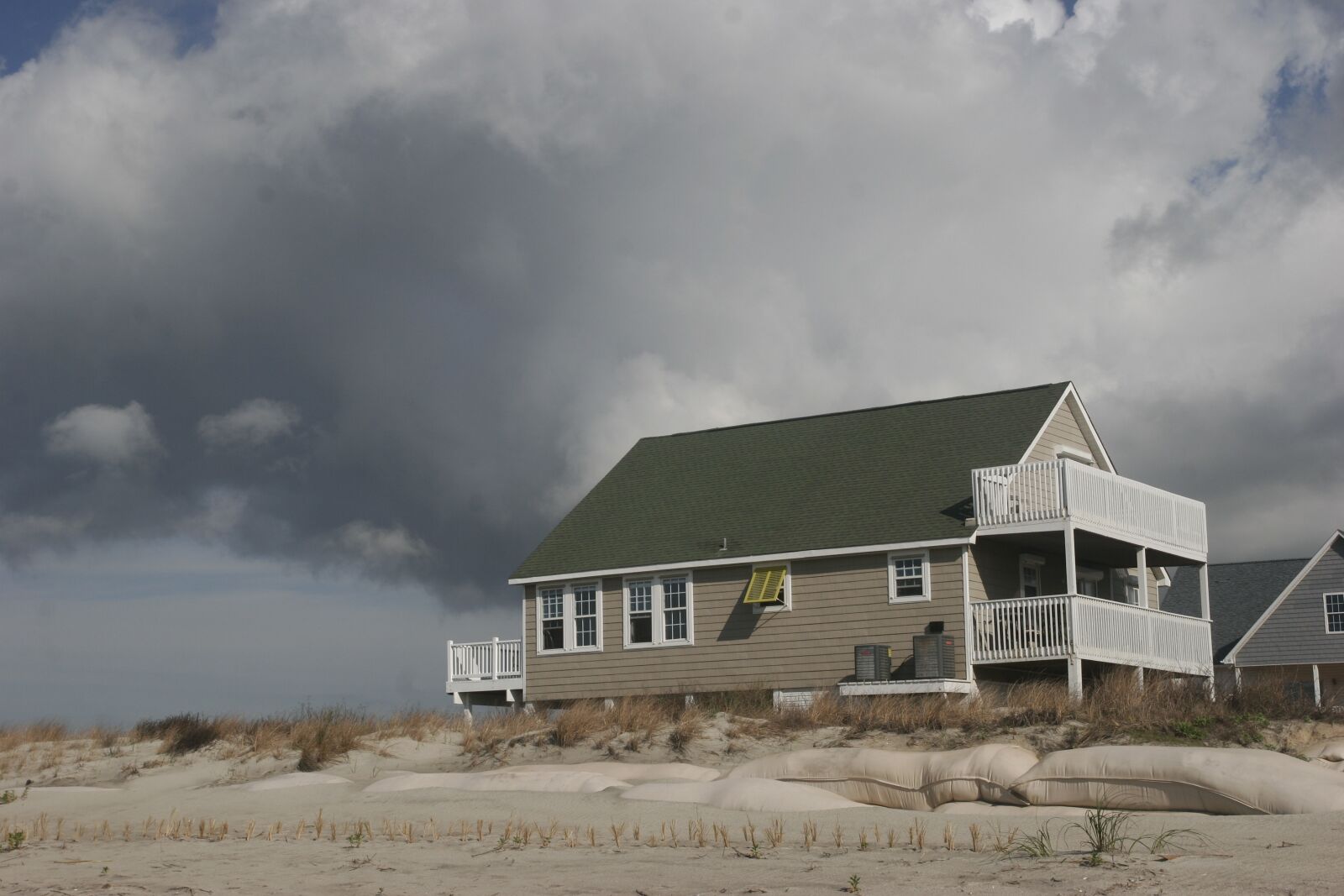 Canon EOS 20D sample photo. House, beach, cloud photography