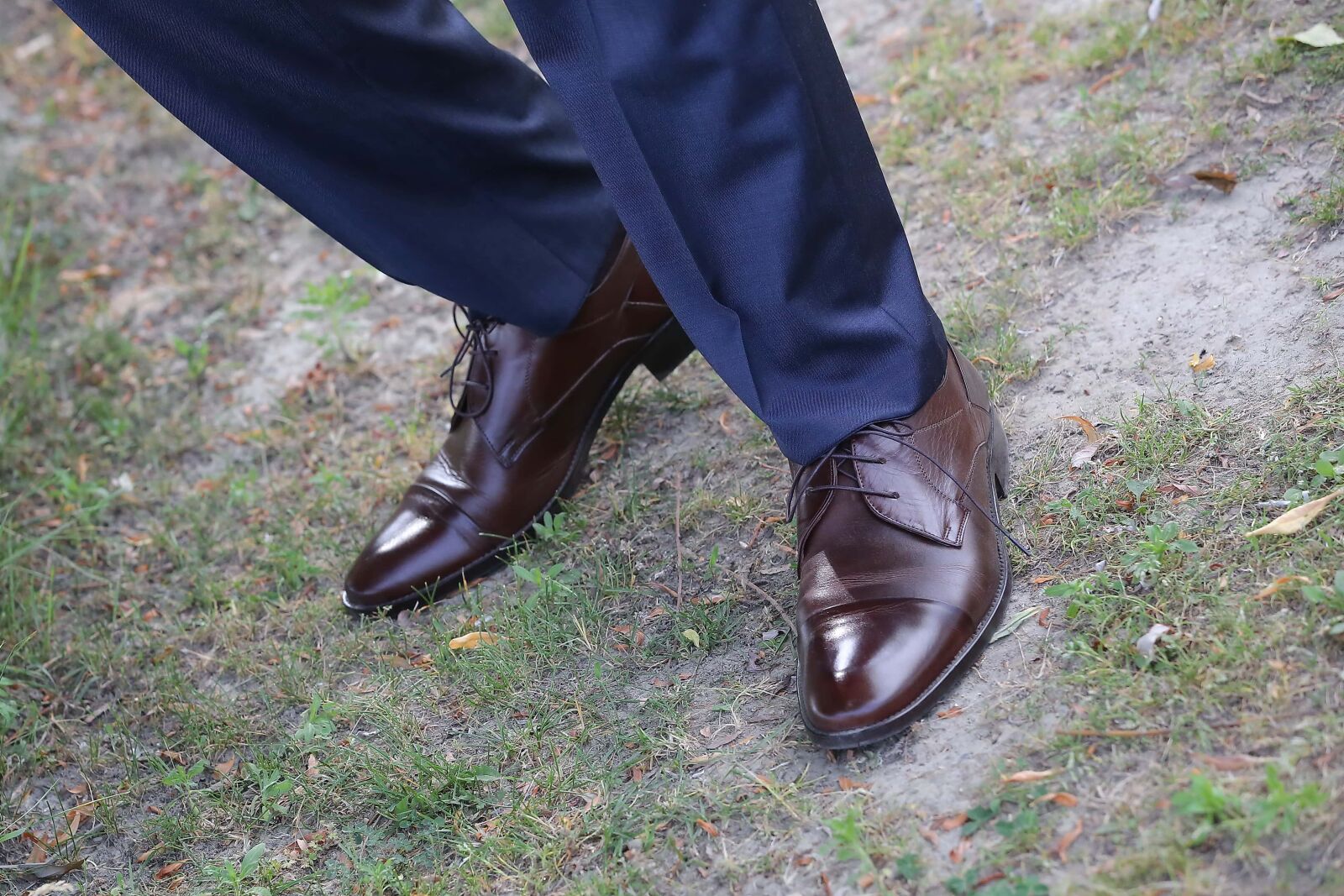 Canon EOS 5D Mark III sample photo. Leather, brown, shoes, businessman photography