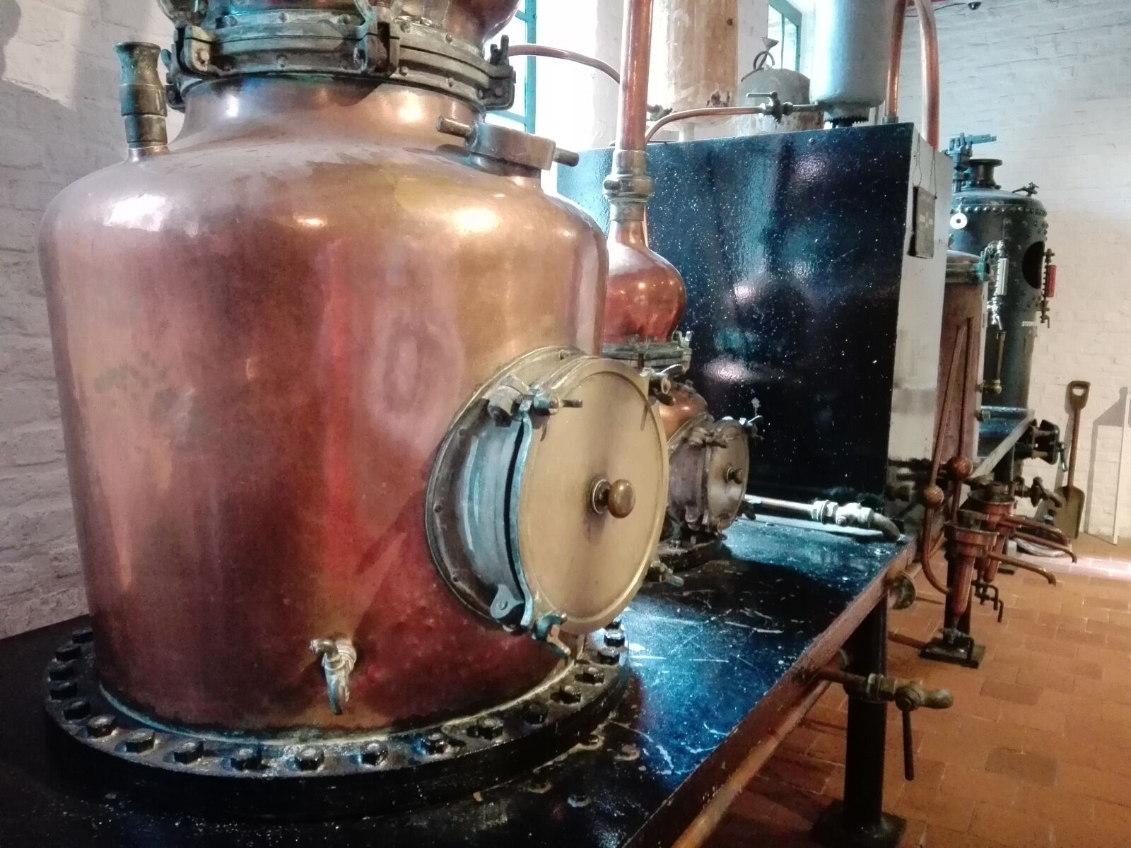 HUAWEI P8 Lite sample photo. Gin, distillery, museum photography