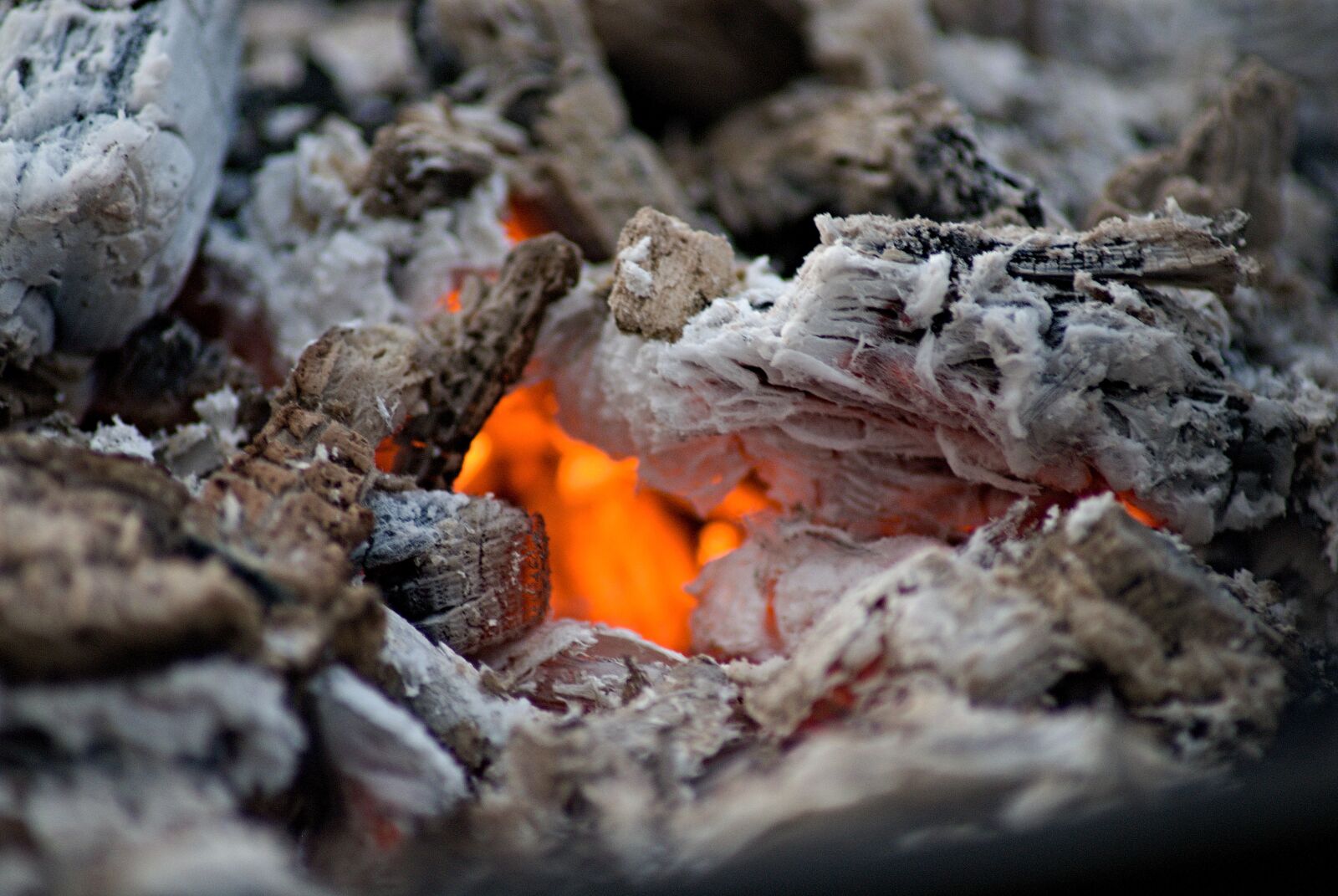 Nikon D80 + 70.00 - 300.00 mm f/4.0 - 5.6 sample photo. Fire, wood charcoal, burning photography